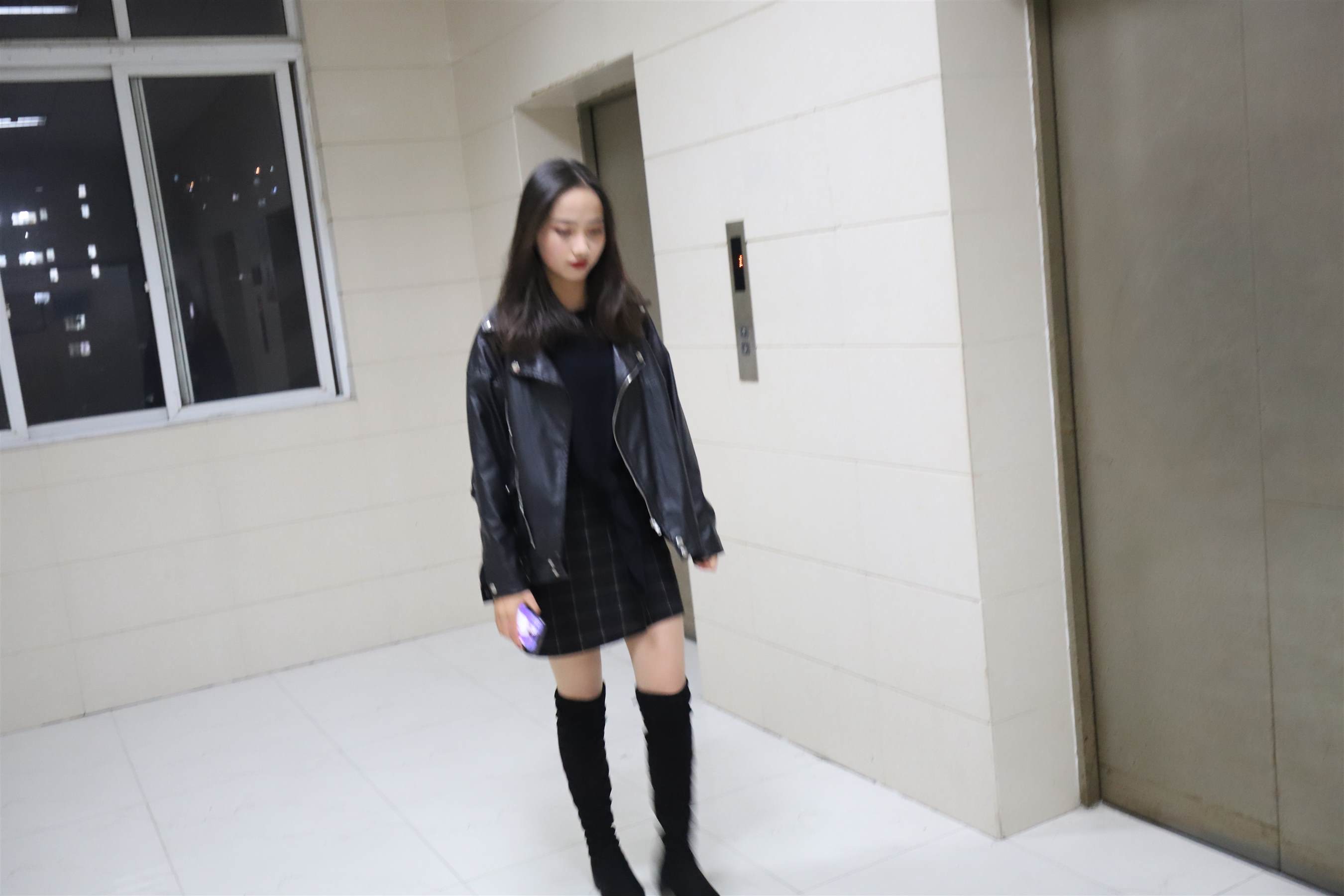 《学姐教室长靴丝袜脚丫+视频1个》作品图