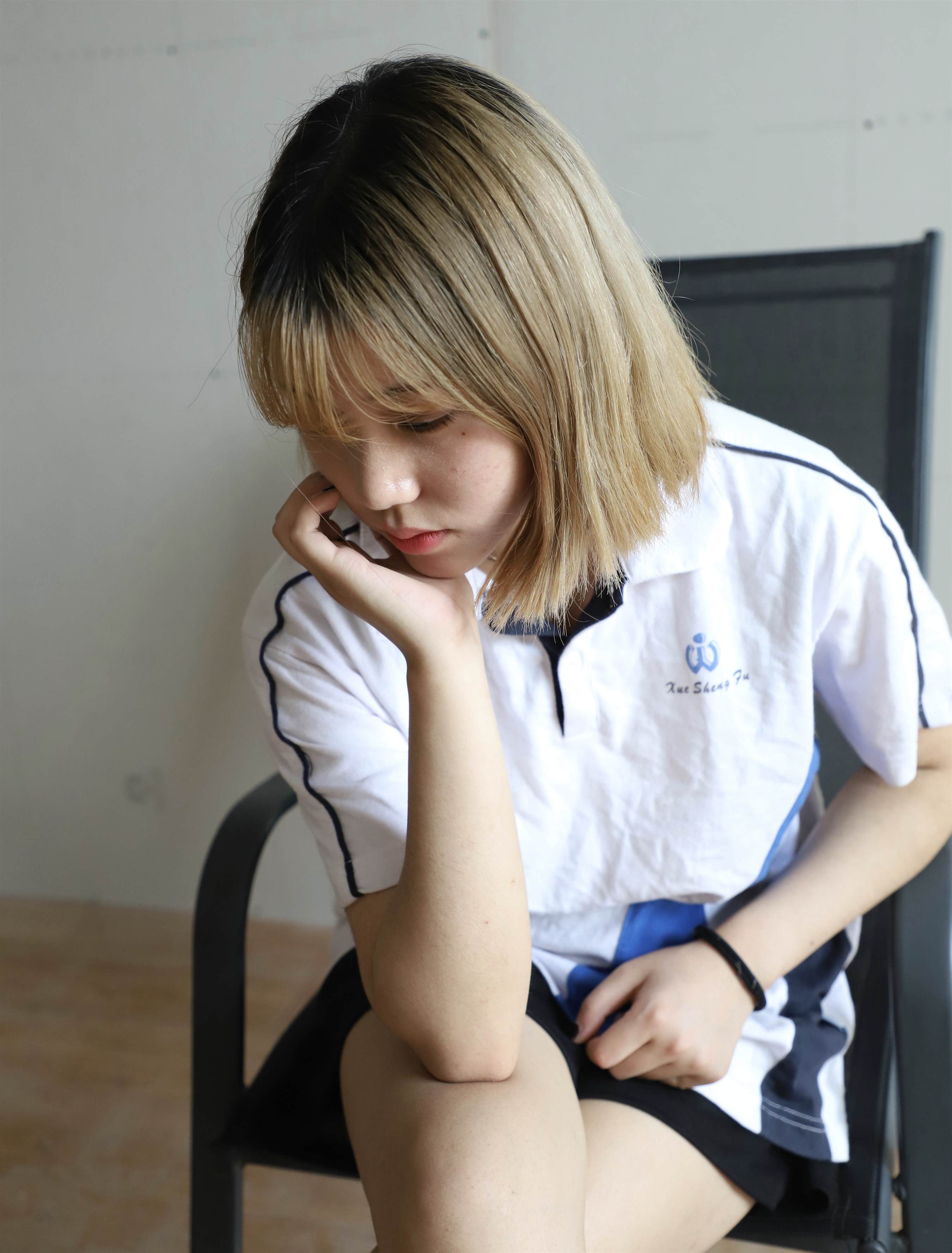 《N字鞋の棉袜脚》作品图