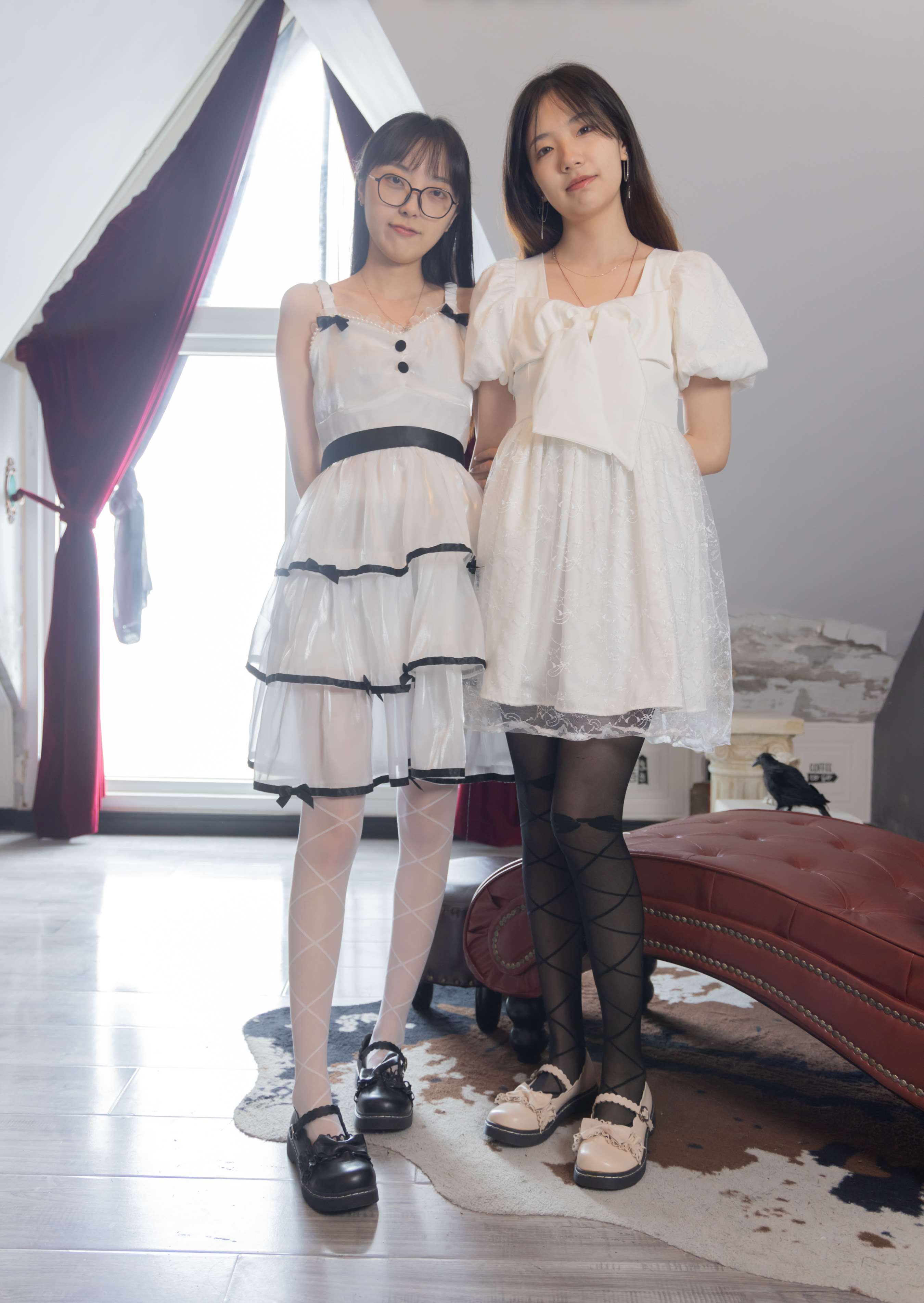 《小甜豆稚予-皮鞋の黑、白丝脚丫》作品图