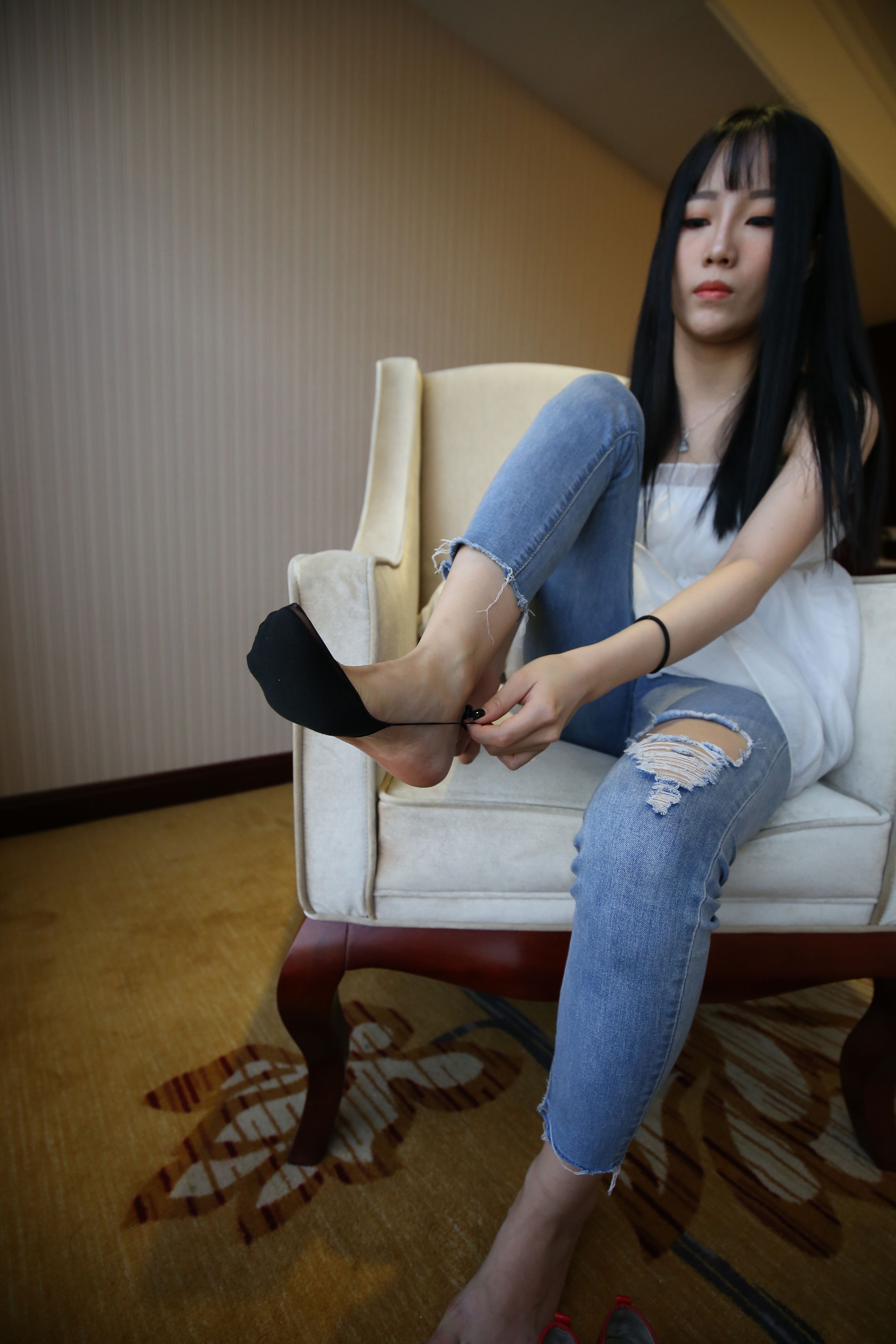 《酒店yue拍牛仔裤の船袜》作品图