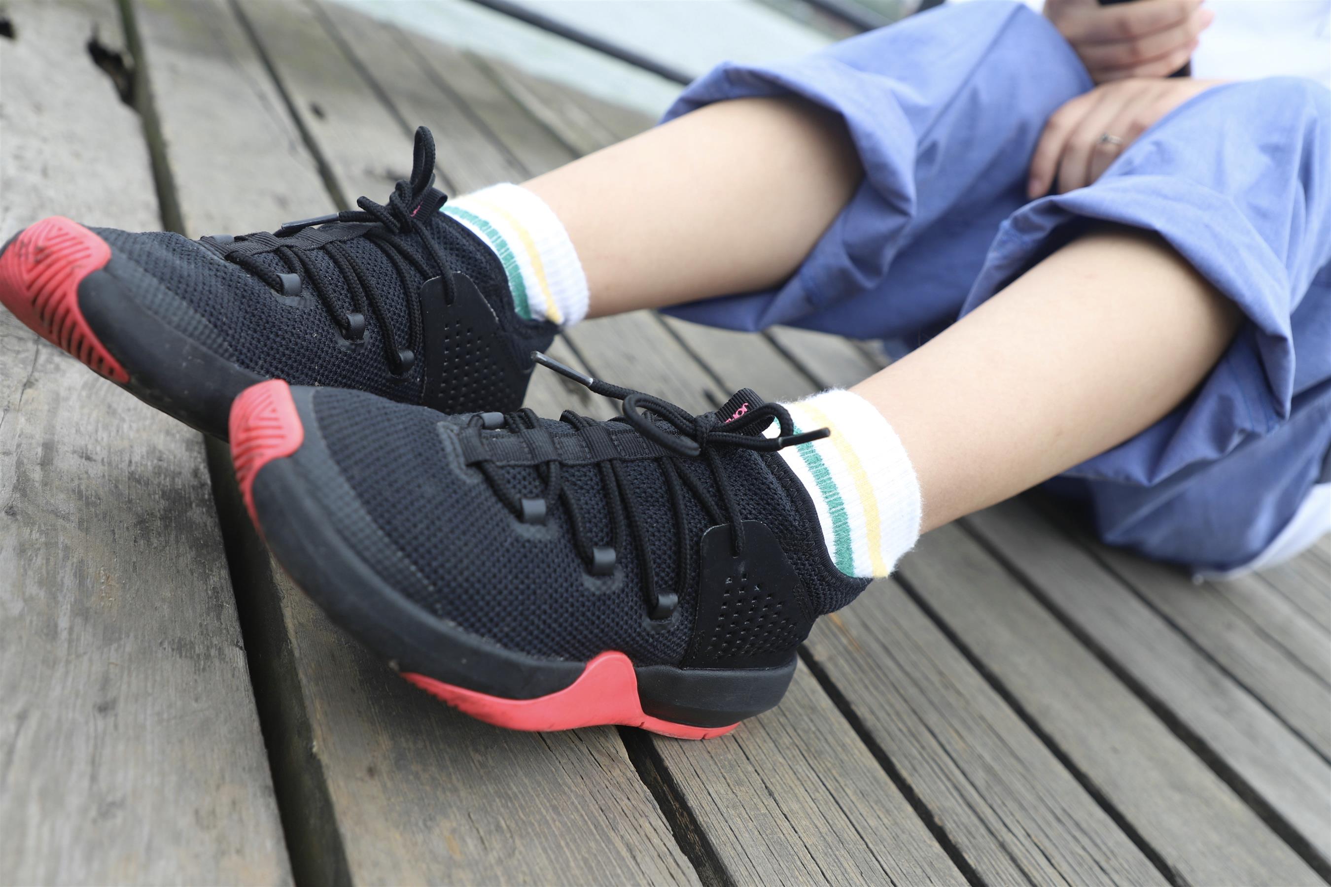 《校服运动鞋の棉袜脚丫+视频1个》作品图