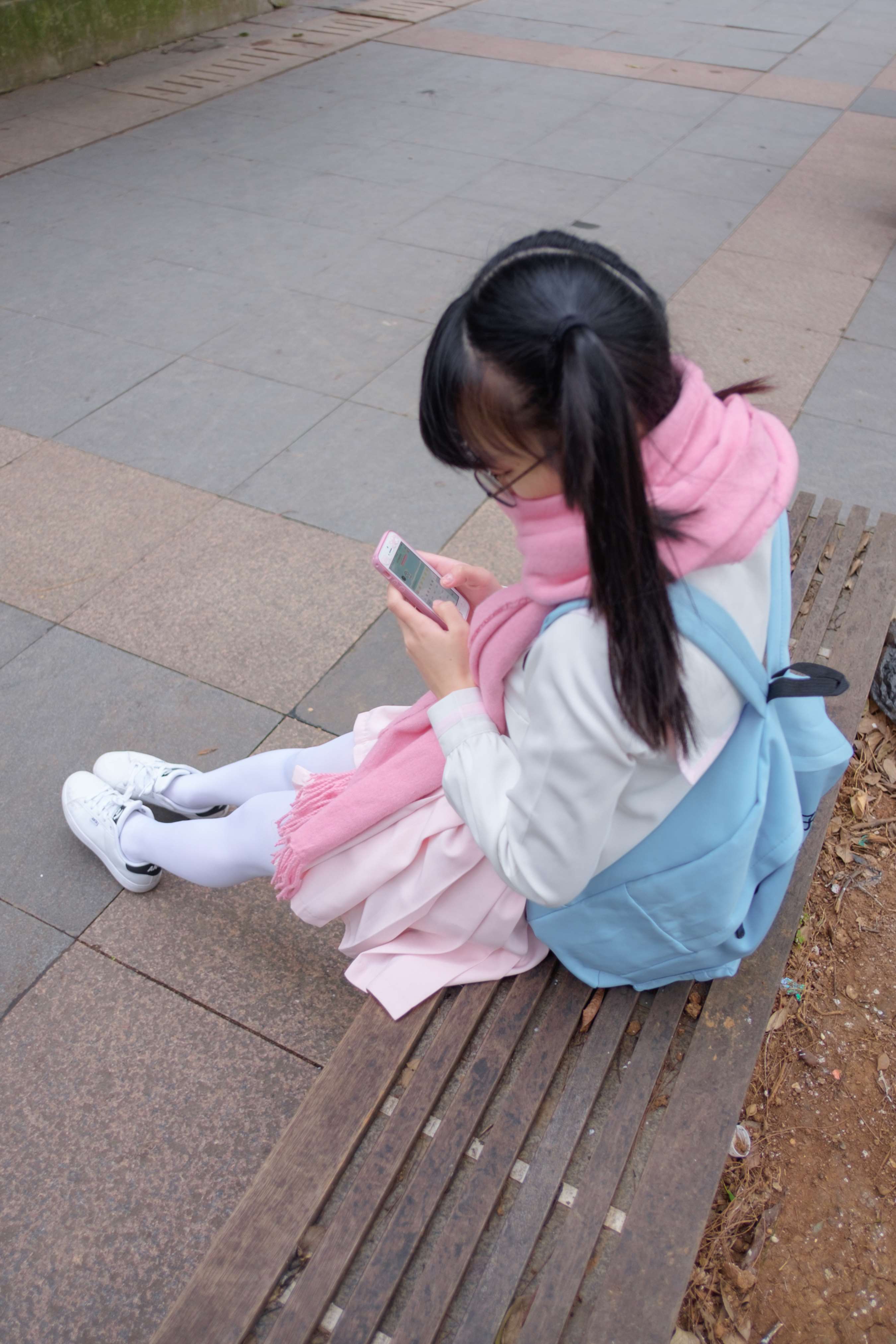 《白丝粉红少女放学路上》作品图