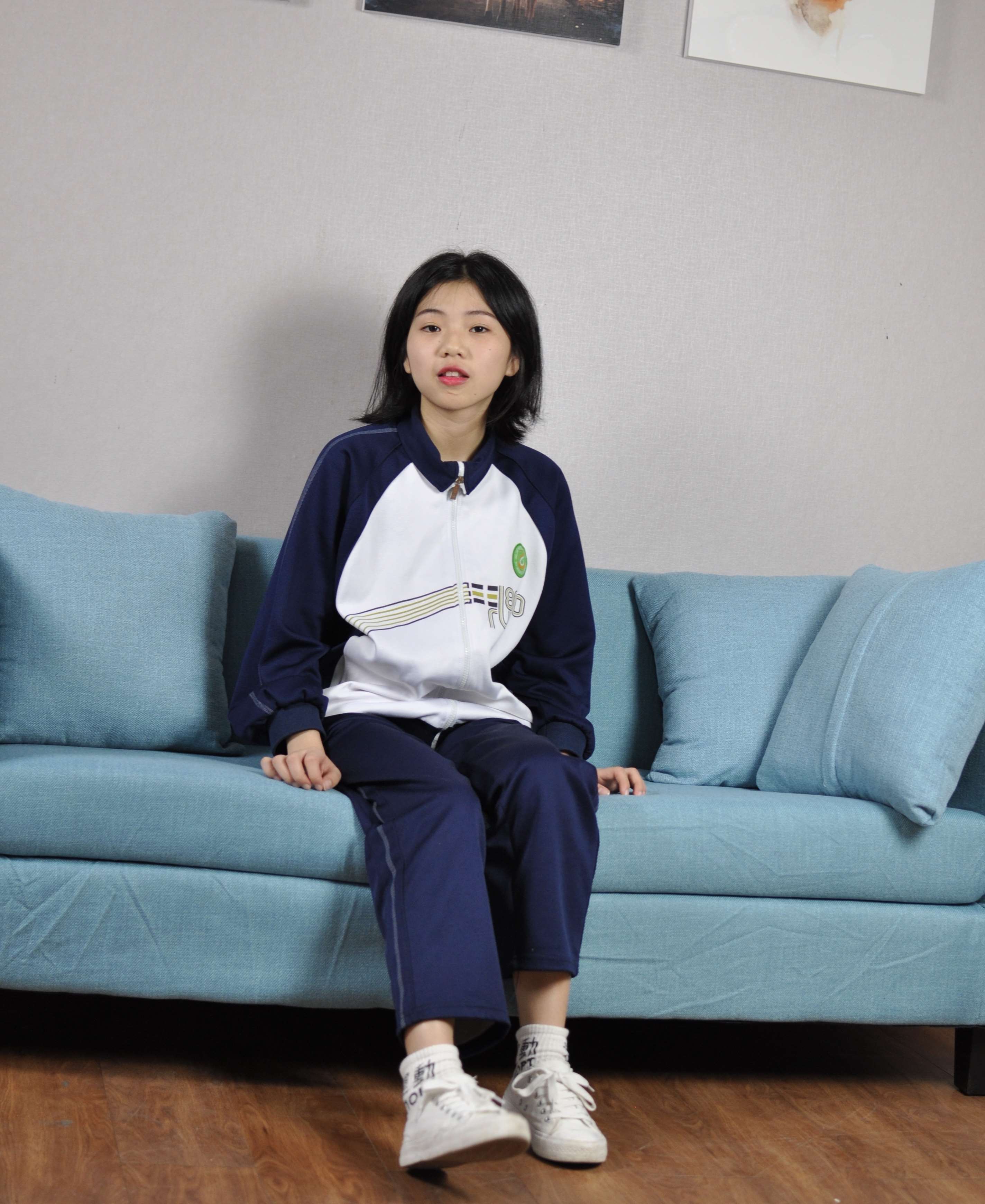 《学妹布鞋棉袜脚【套图+视频1个】》作品图