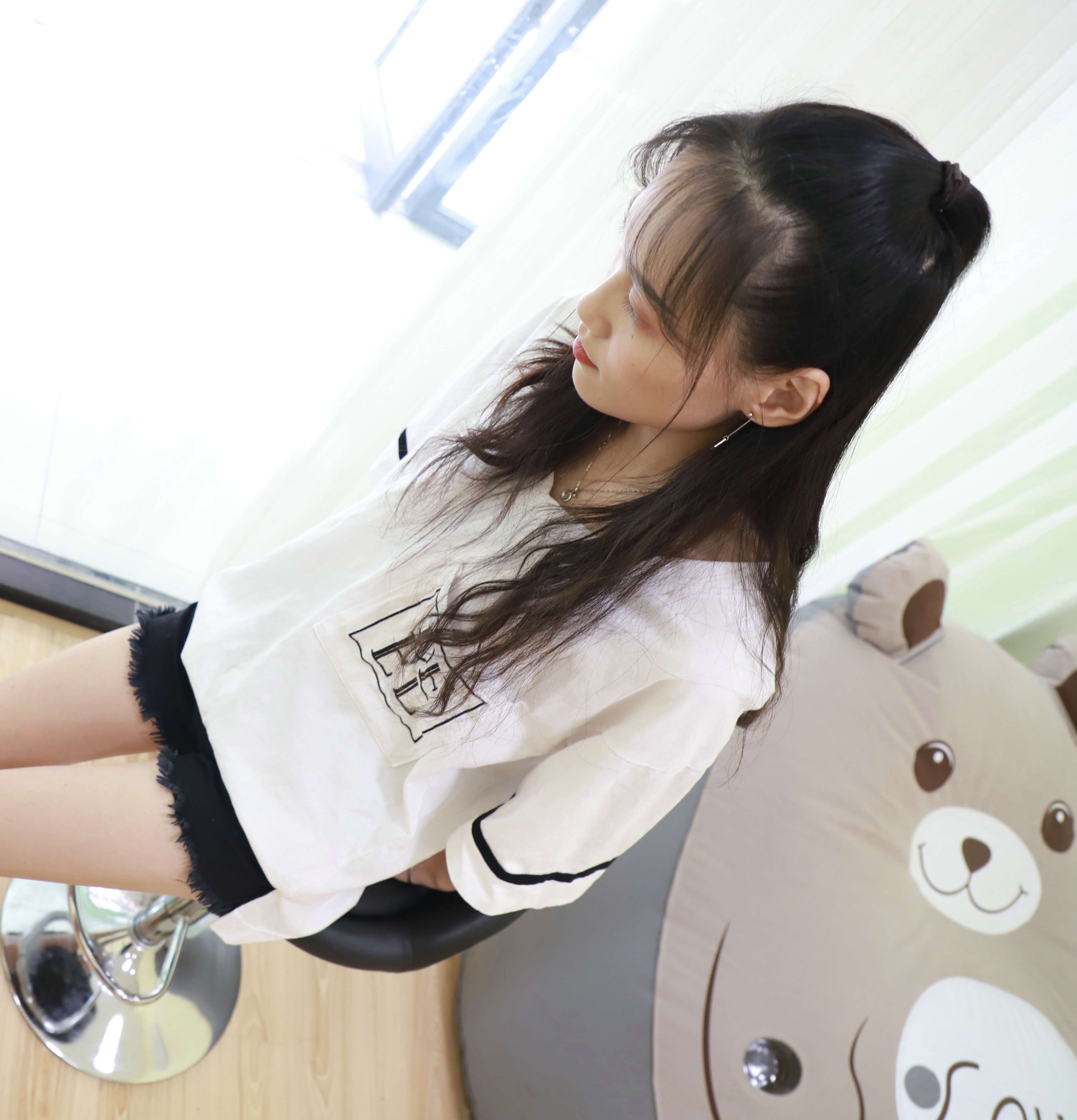 《热裤の脏棉袜脚【套图+视频1个】》作品图