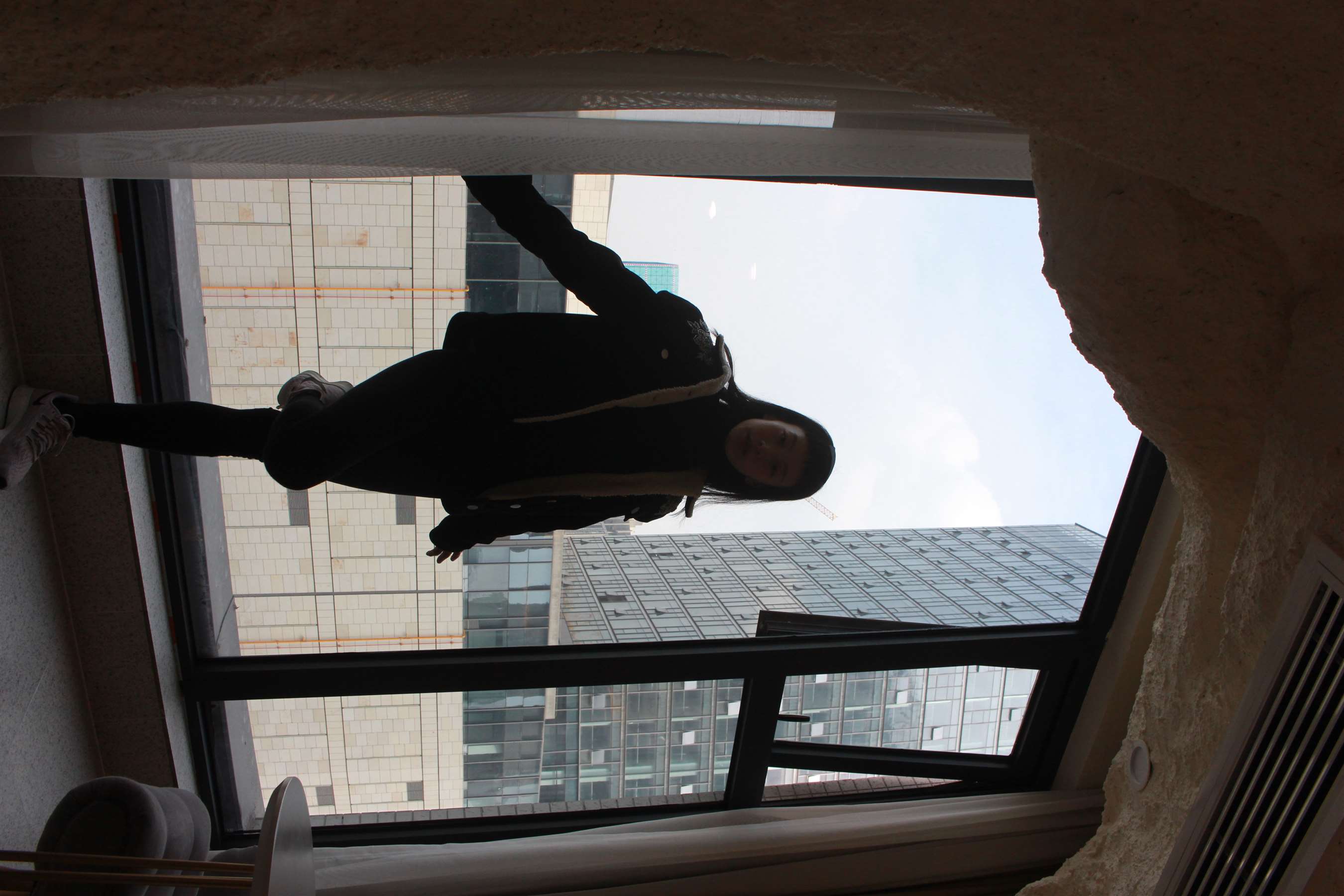 《窗台上的那个女孩【视频3个网盘下载】》作品图