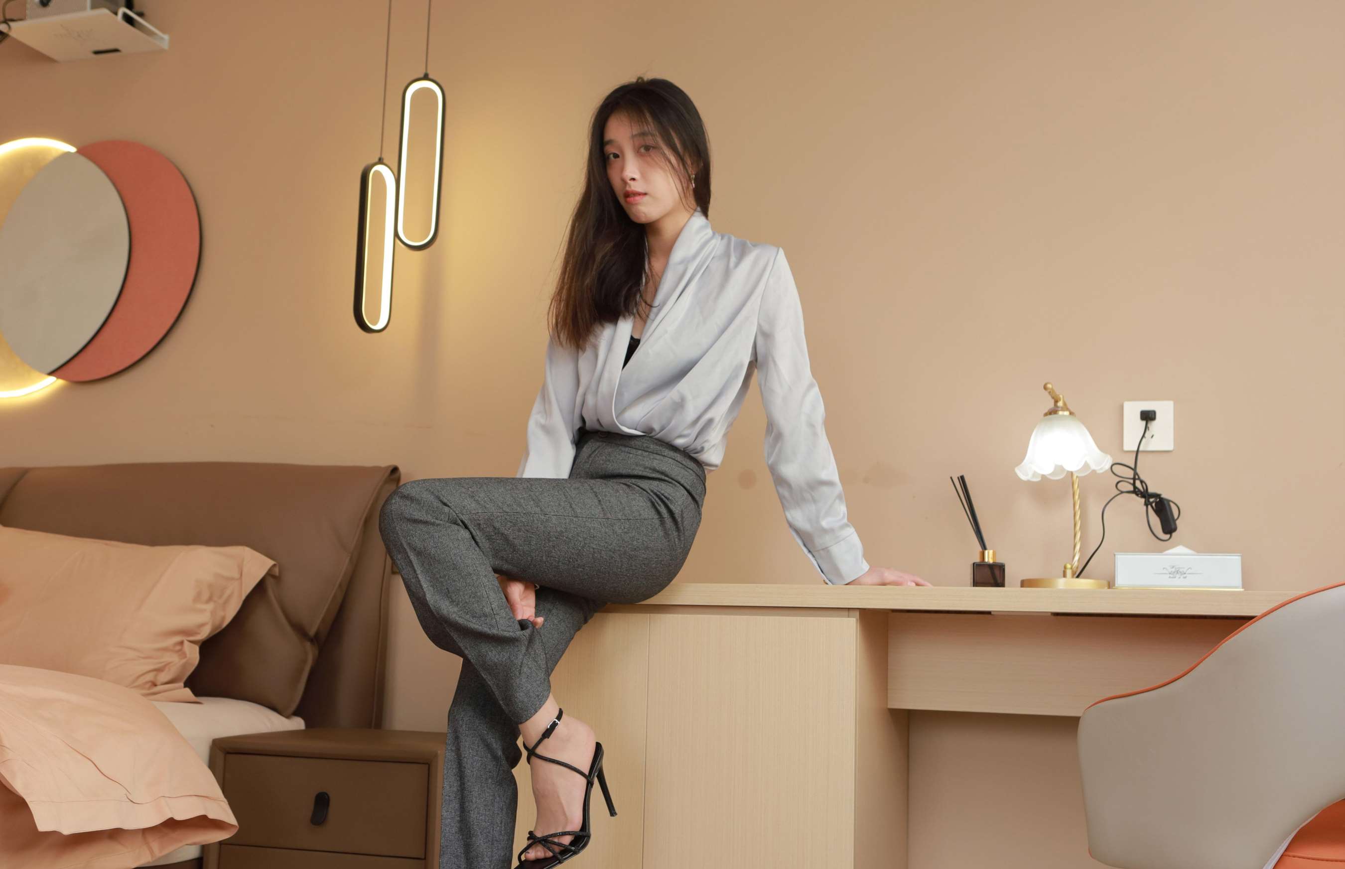 《小九 裤里丝》作品图