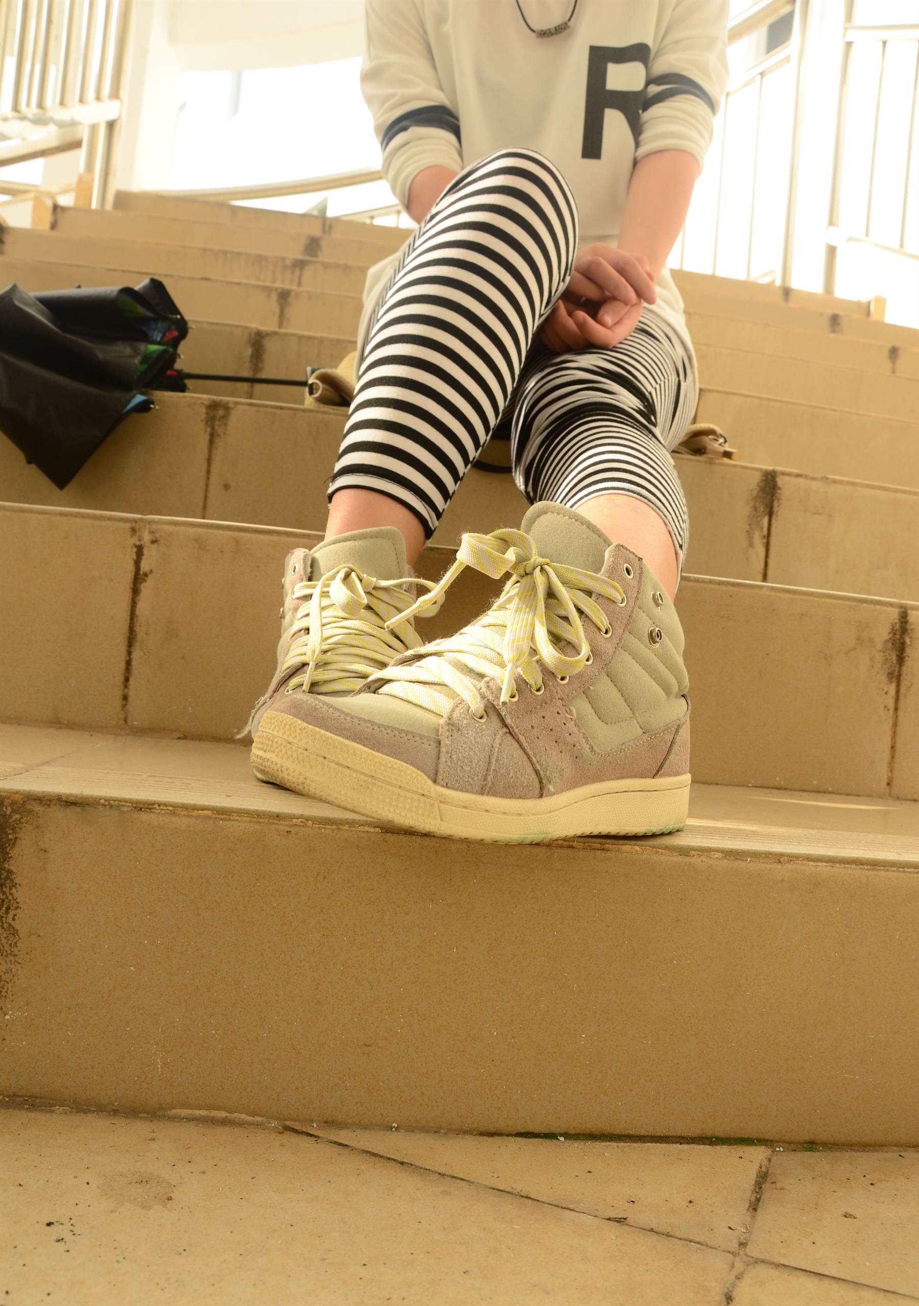 《小姐姐板鞋黄船袜》作品图