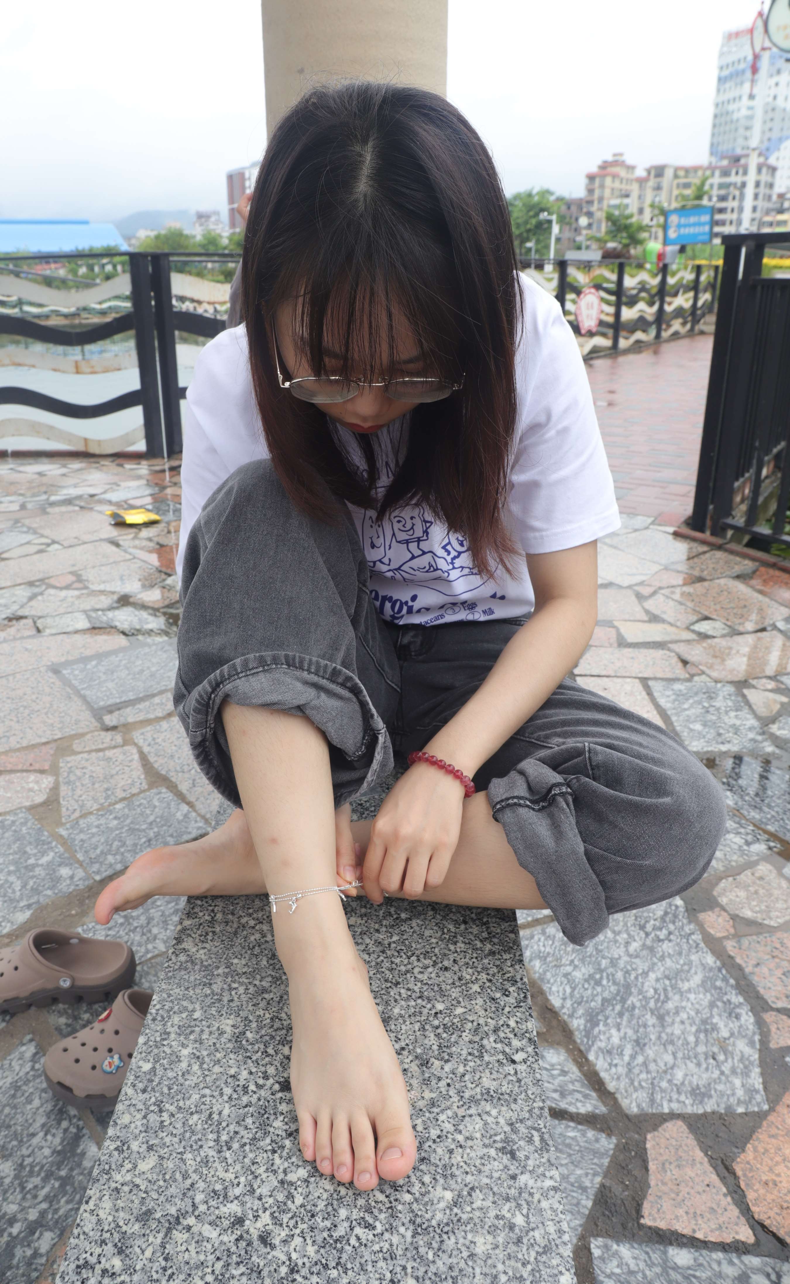 《小雯师妹的37码嫩脚》作品图