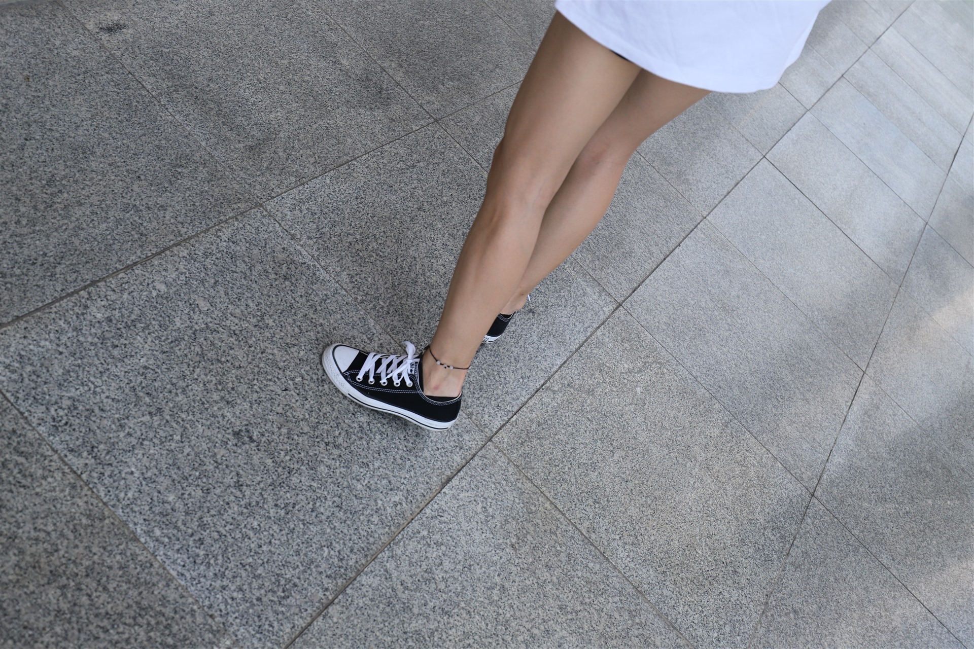 《长腿学姐船袜の裸足骑小黄车》作品图