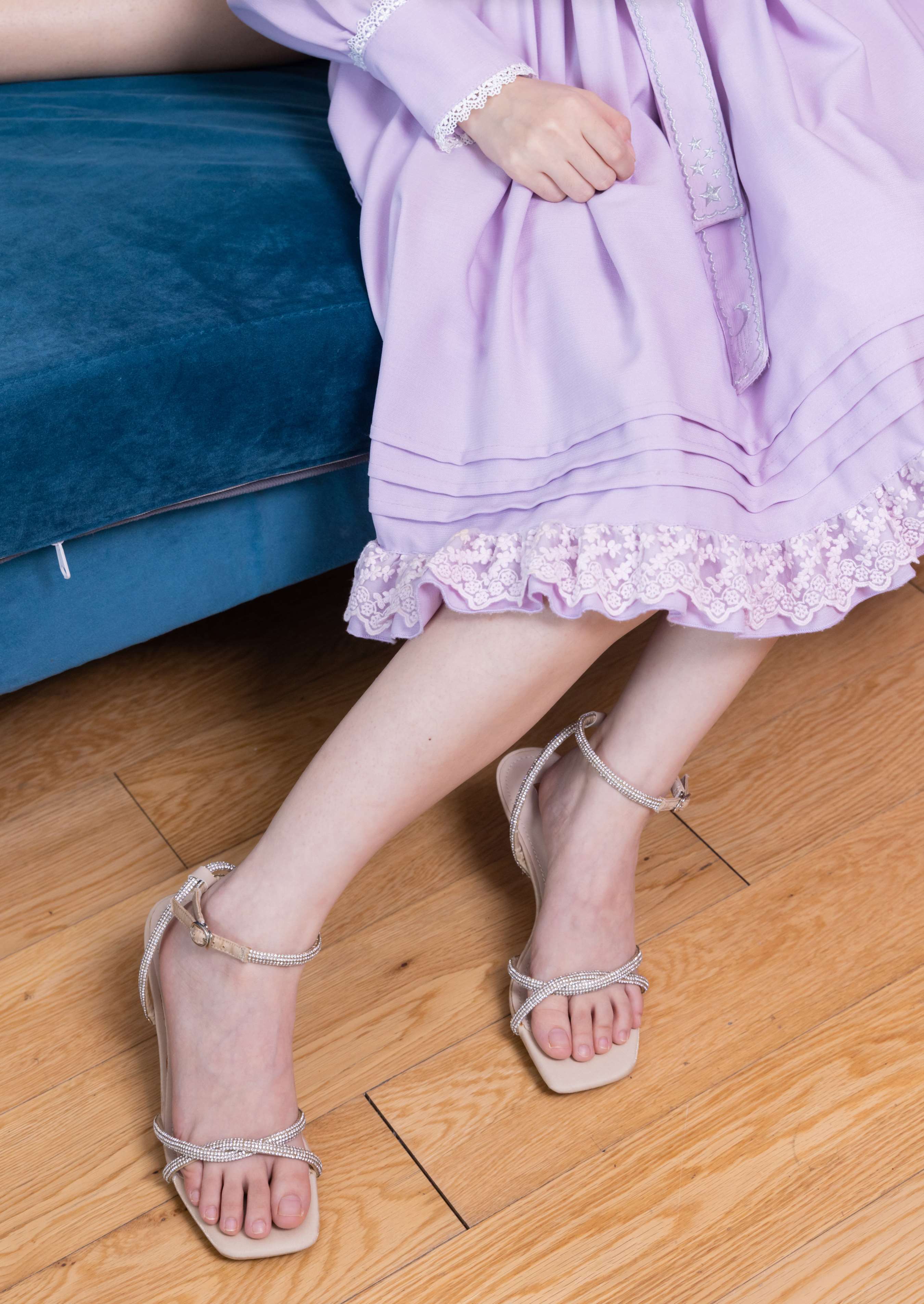 《雪糕甜甜圈-两双高跟凉鞋》作品图