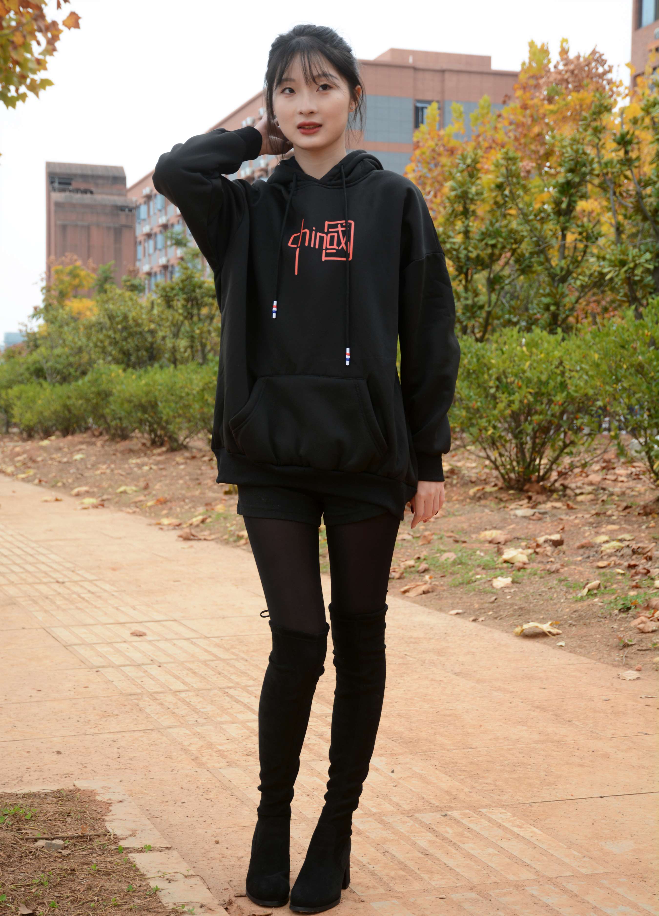 《安妮 浅看红枫》作品图