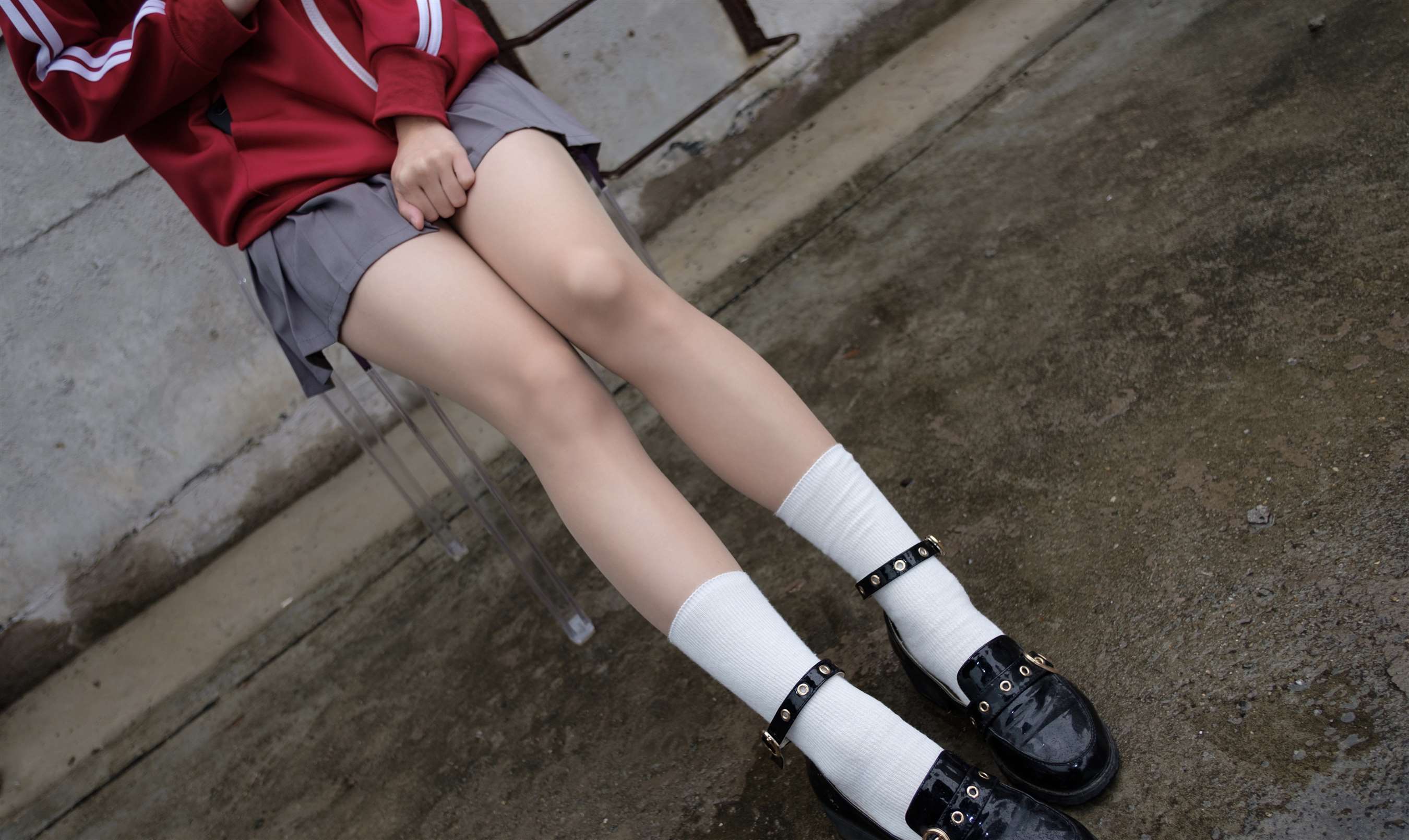 《撑伞红衣少女+视频1个》作品图