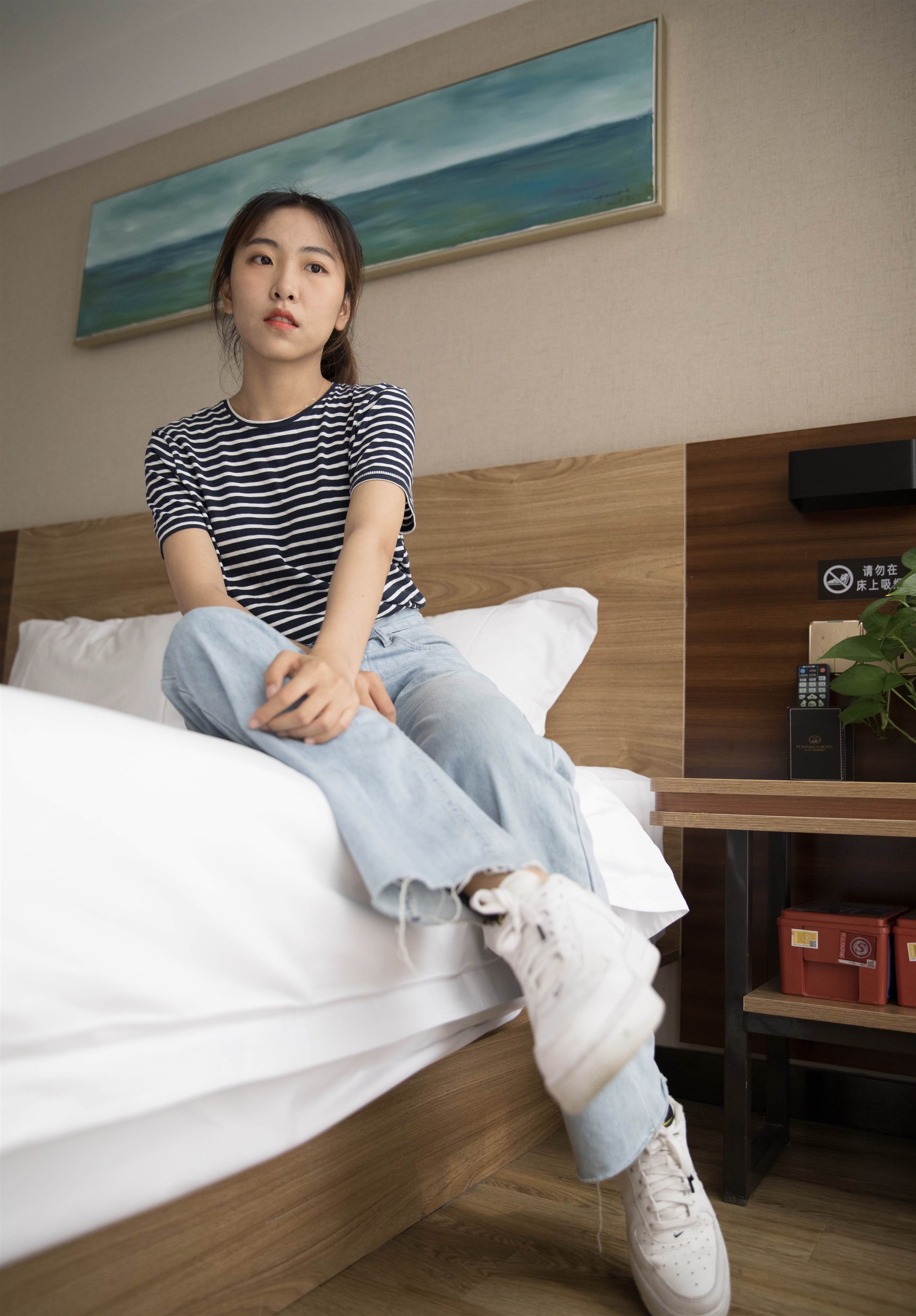 《床上的棉袜脚+视频1个》作品图