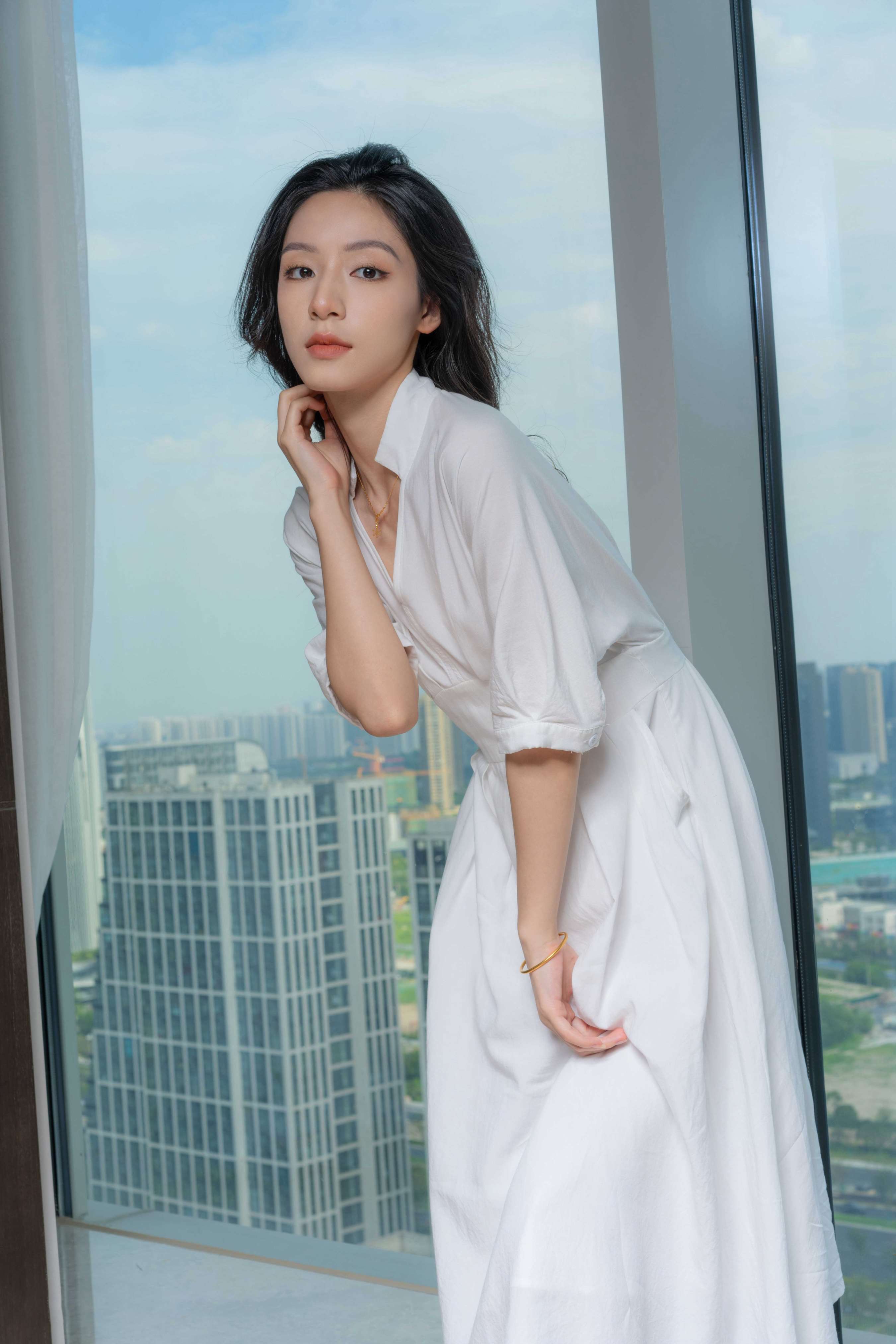 《宁西-白裙美女干净利索的美足》作品图