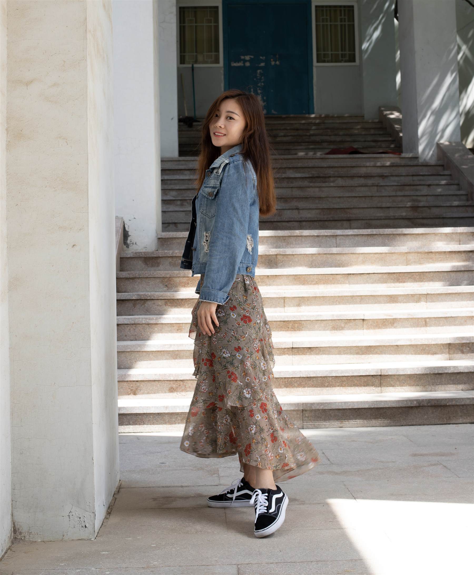 《学姐帆布鞋の紫色船袜脚丫》作品图