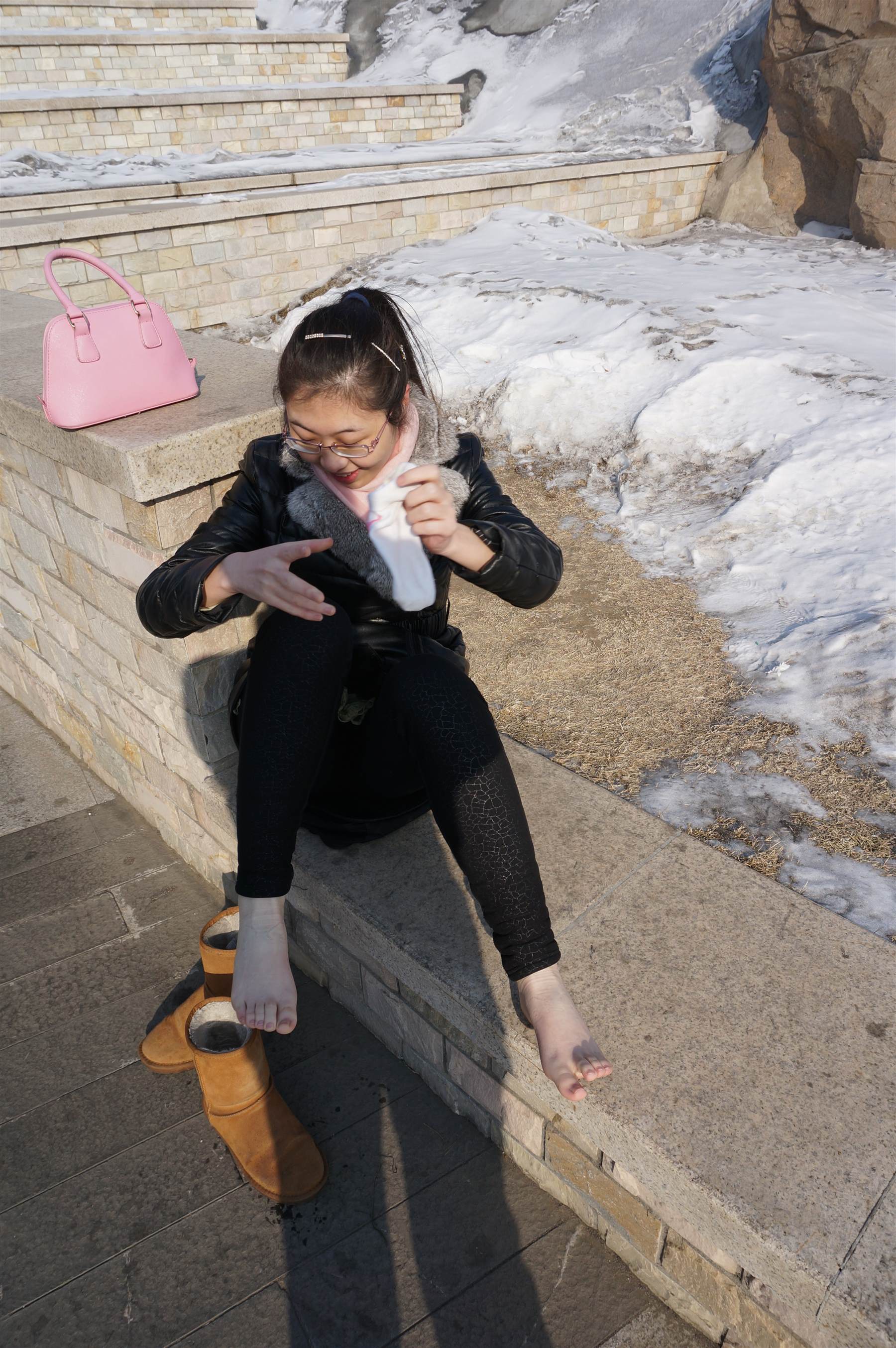 《刘老师的别致袜子+【视频1个百度网盘下载】》作品图