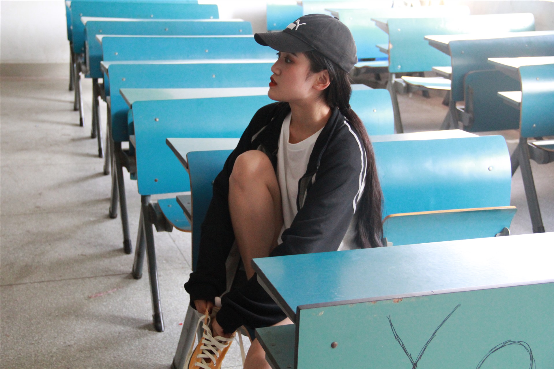 《教室里的康威の棉袜脚丫+视频8部》作品图