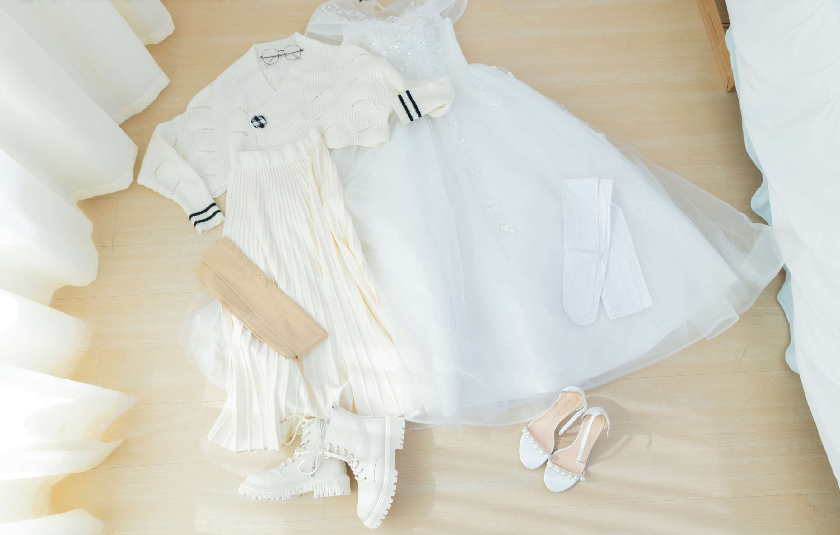 《茯苓&欢欢-高跟鞋、马丁靴、厚白丝、厚肉丝、瑜伽动作、挠脚剧情、婚纱》作品图