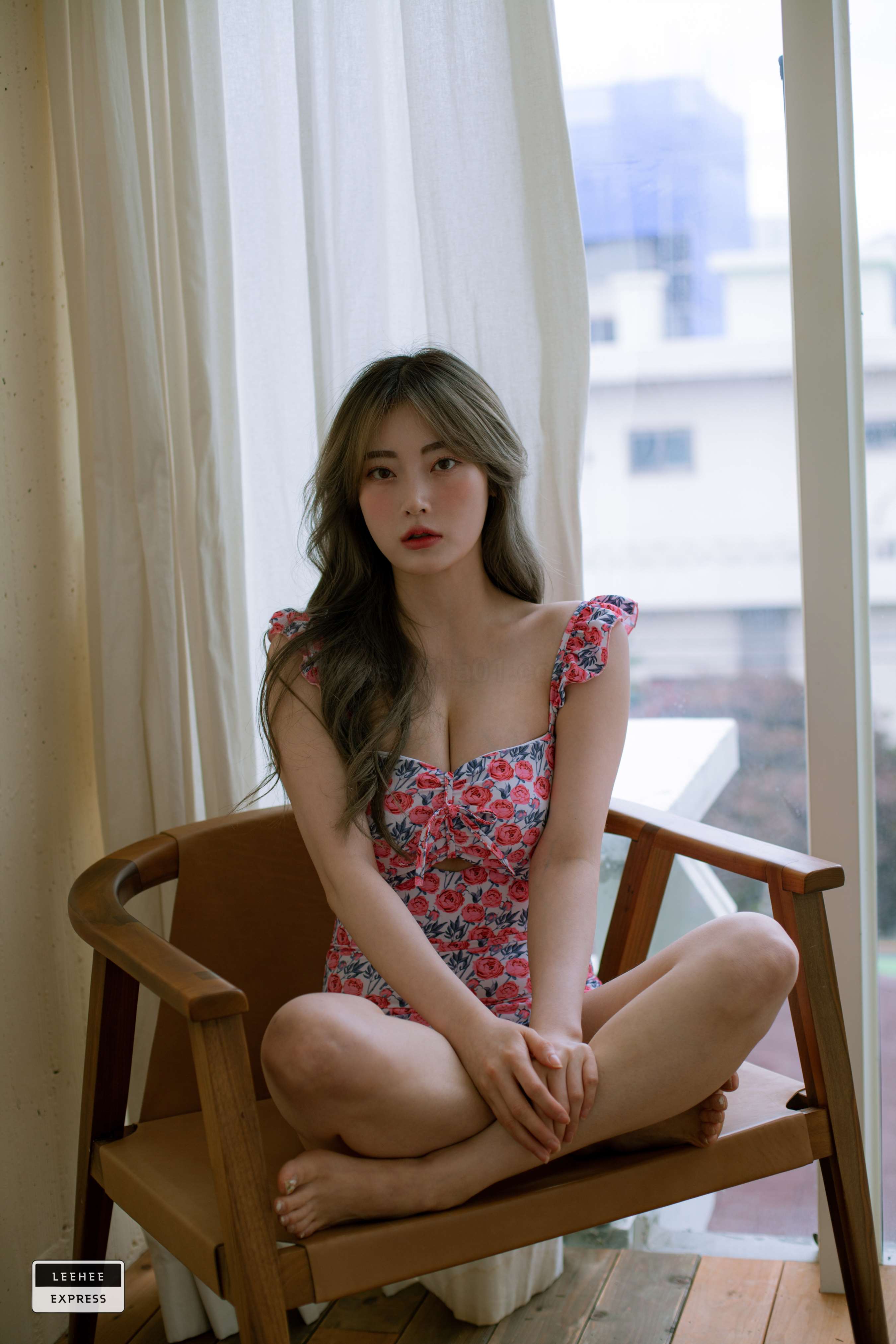 《泳衣少女》作品图