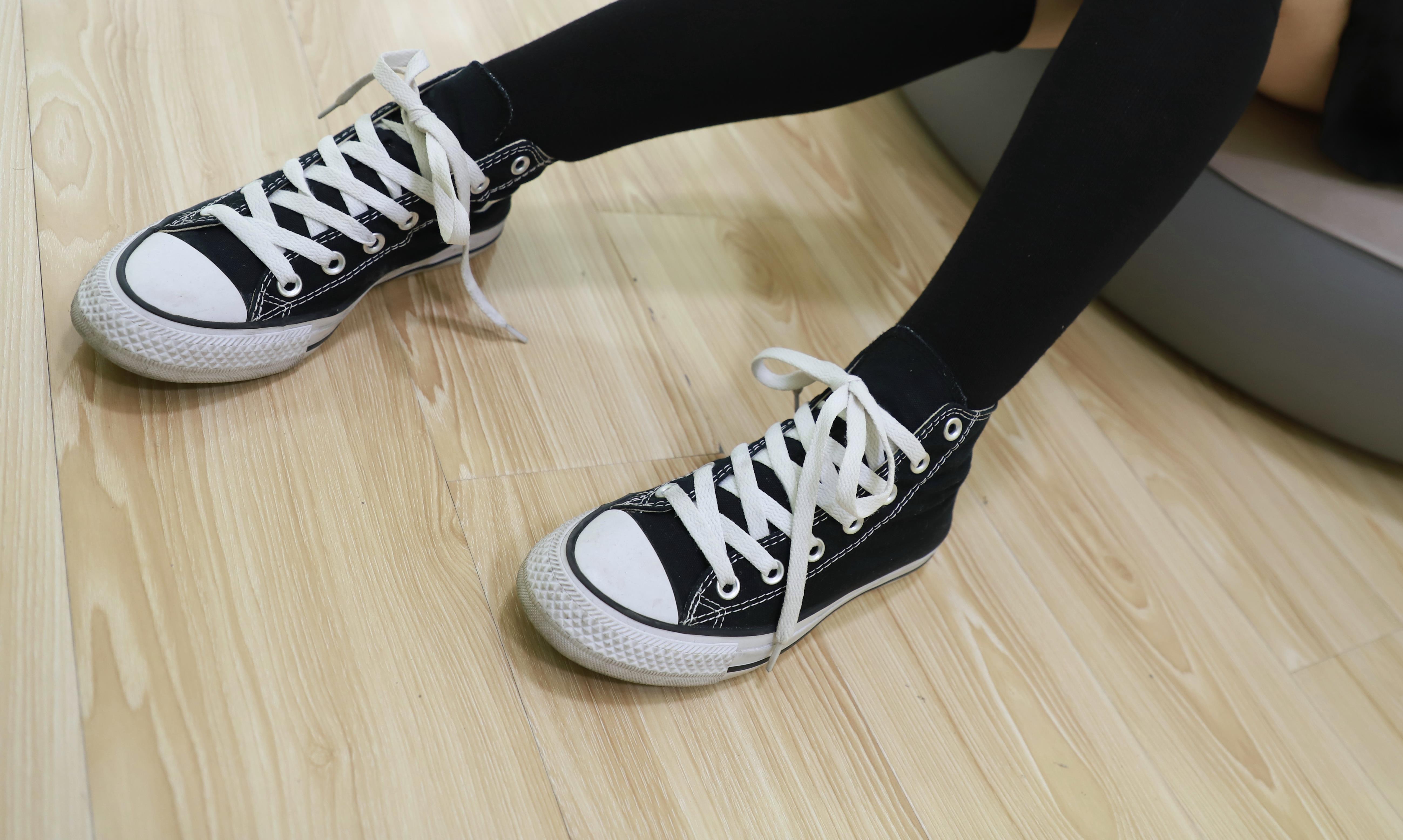 《帆布鞋の长黑袜脚丫+视频1个》作品图