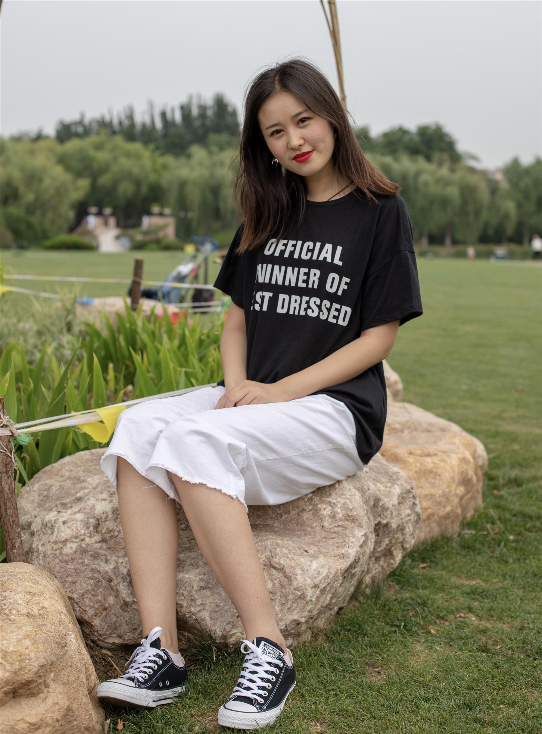 《小姐姐公园帆布鞋の棉袜踏青》作品图