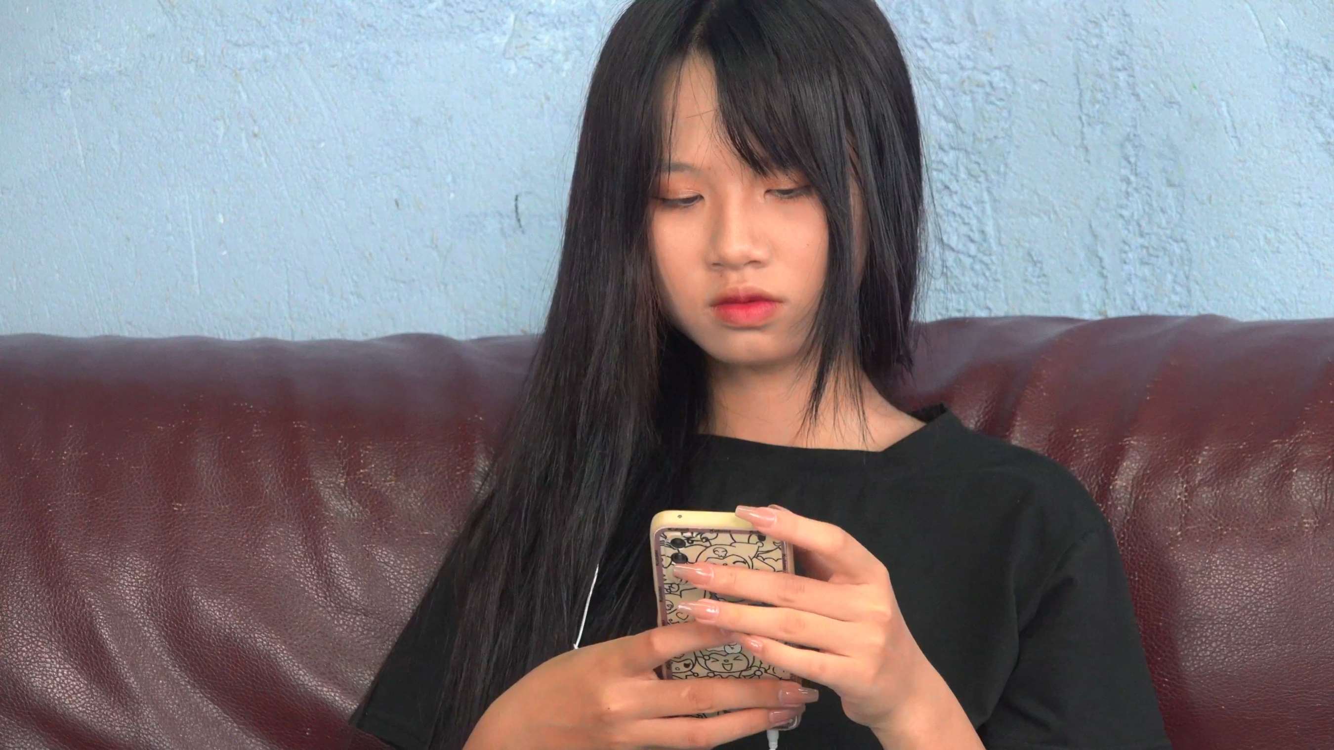 《小美女思薇定制版-掰开脚丫超近距离观察纹路脚泥》作品图