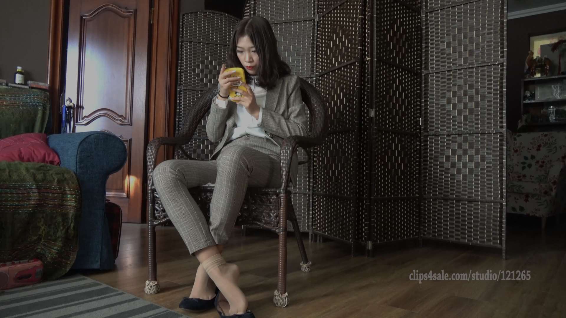 《[寄卖视频]K&M-Jiahui制服短丝足秀》作品图