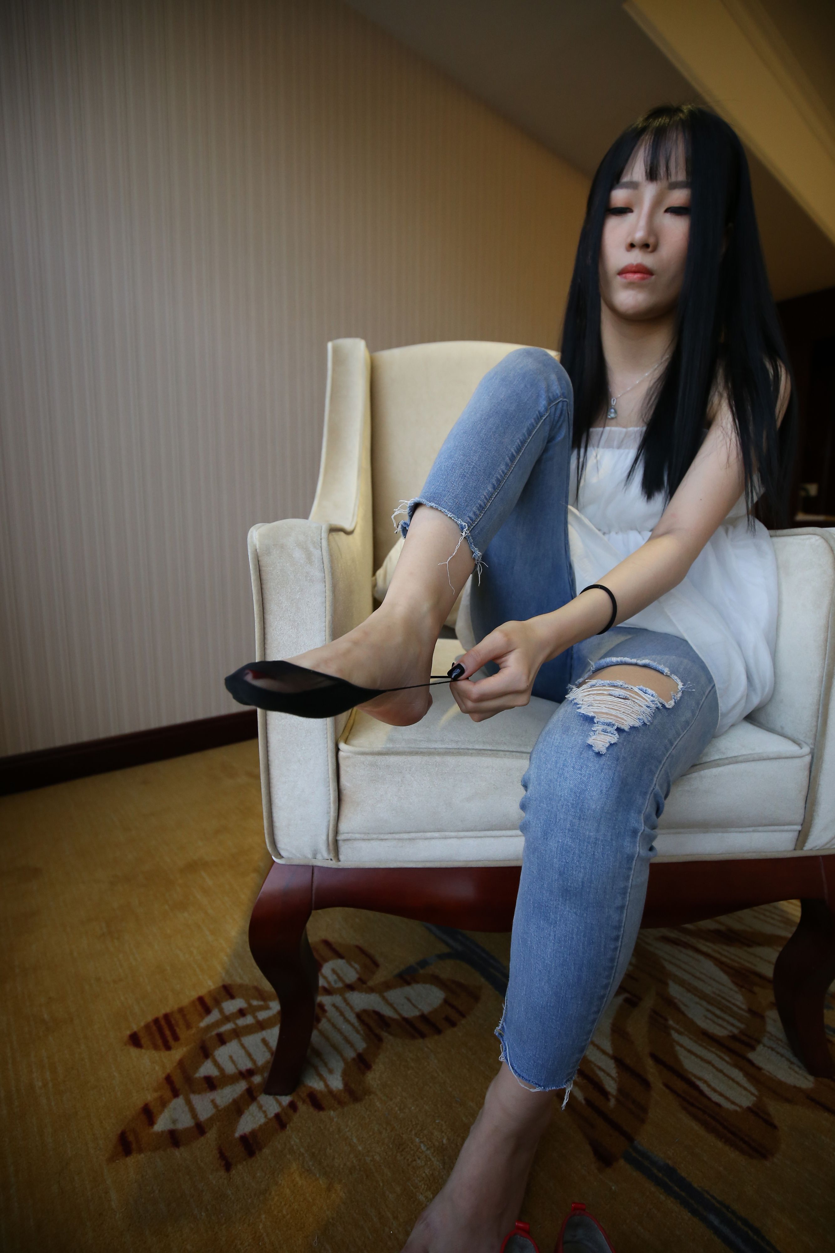 《酒店yue拍牛仔裤の船袜》作品图