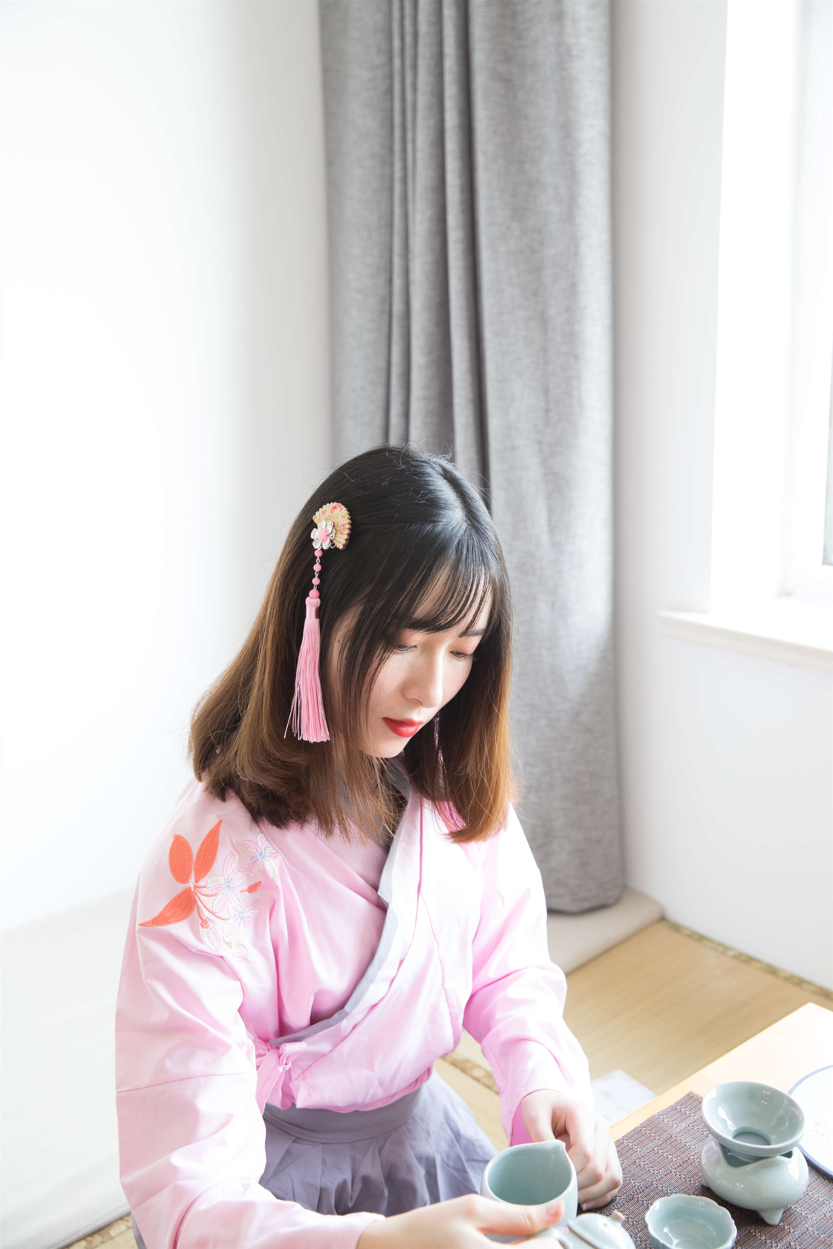 《丝袜脚玩红包》作品图