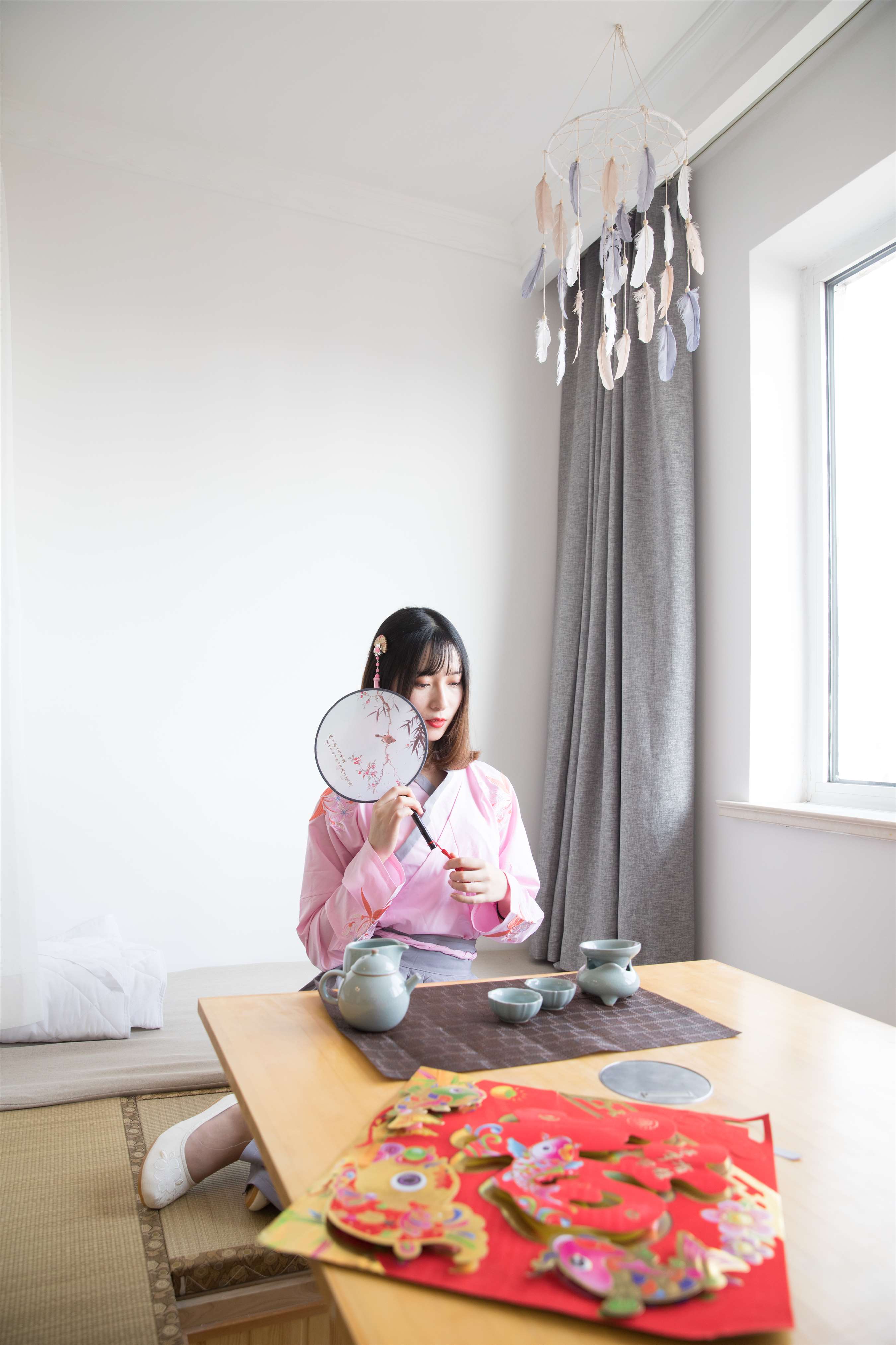 《丝袜脚玩红包》作品图