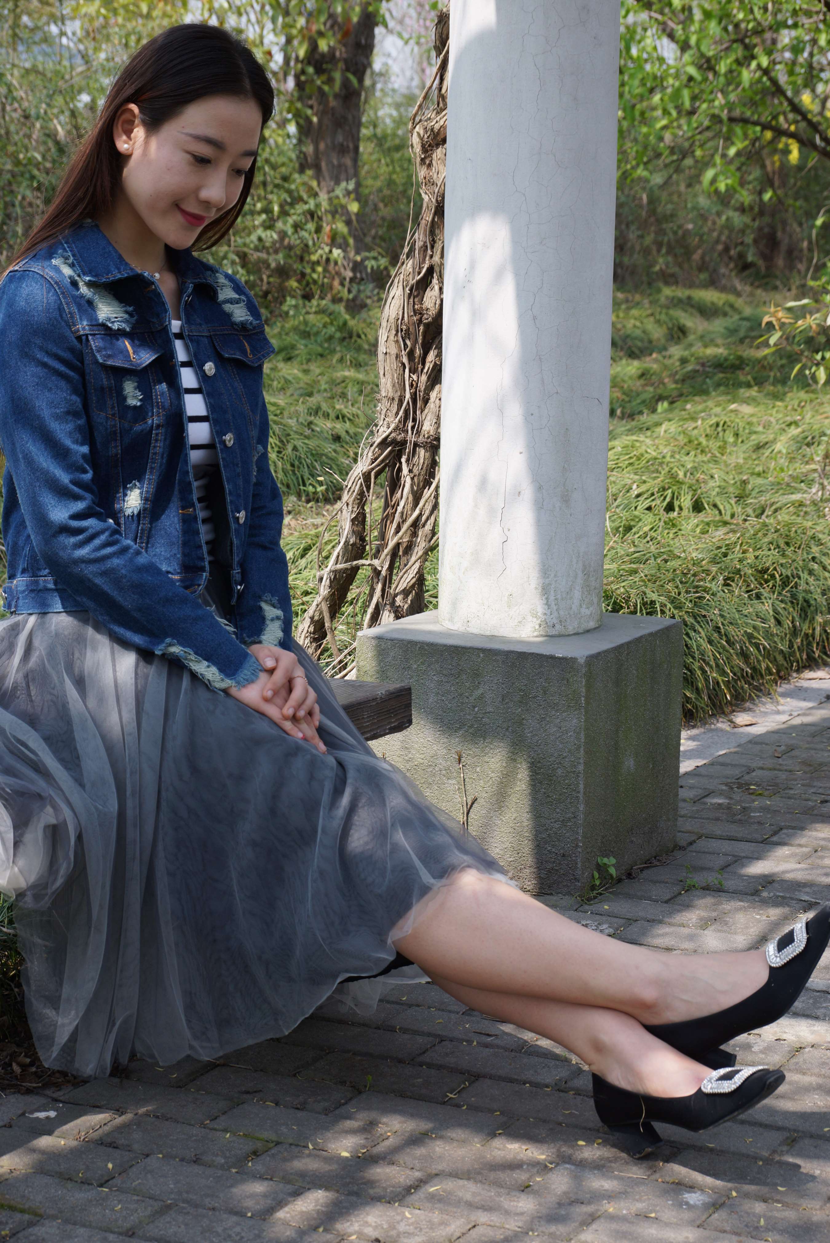 《一直对白领、蓝领类型的小姐姐没有抵抗力》作品图