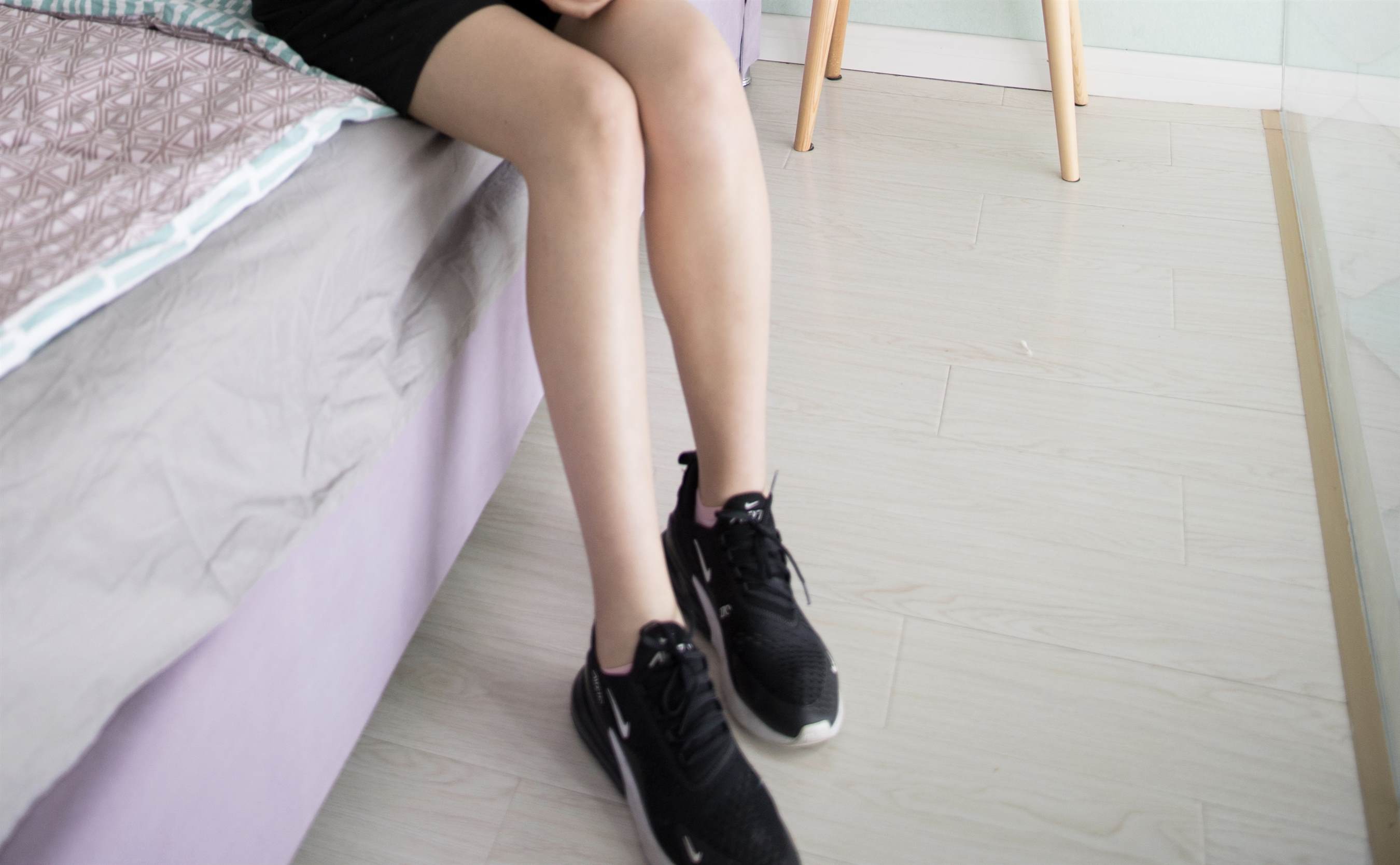 《短发长腿小师妹+视频2个网盘下载》作品图