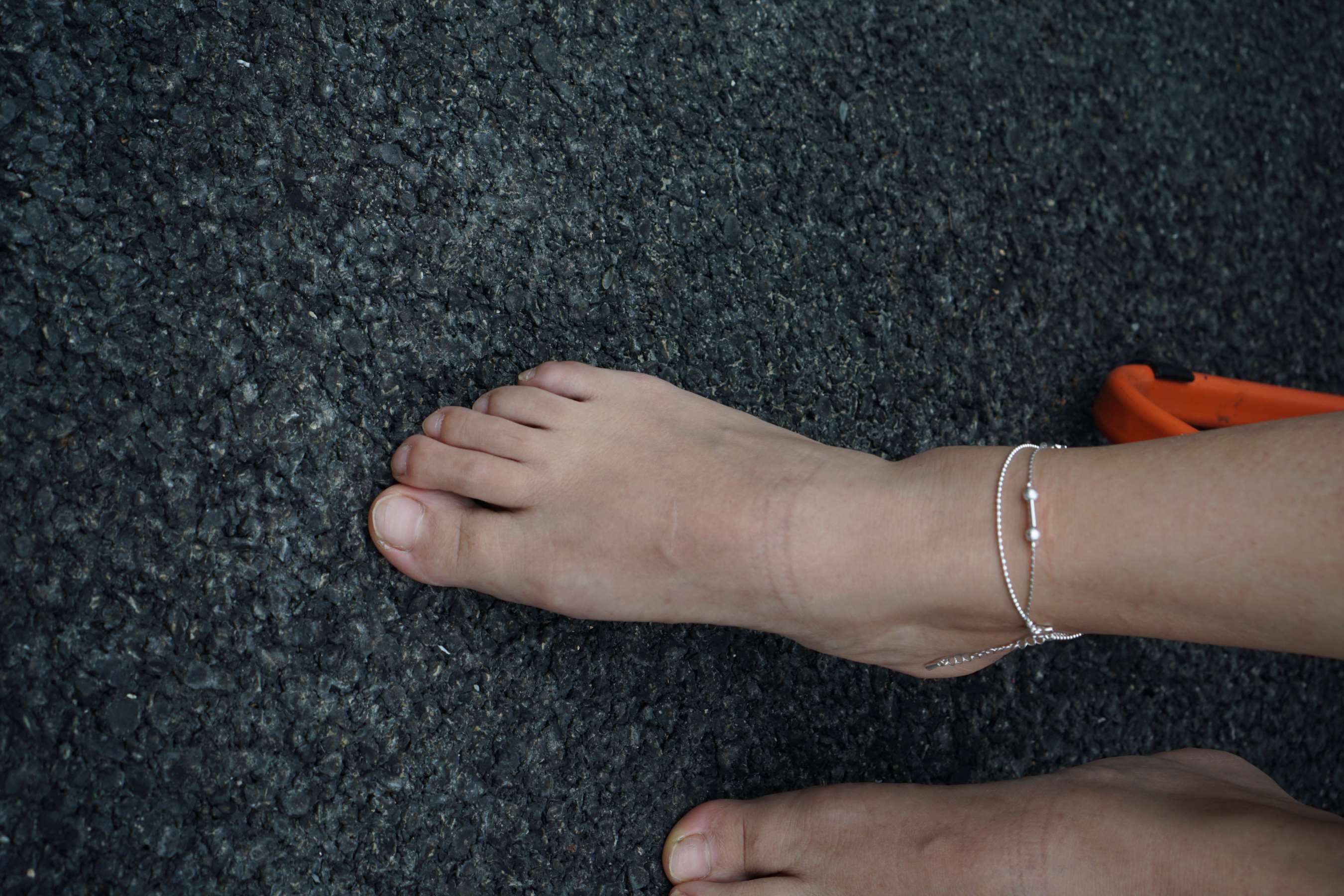 《小罗小姐姐创意园赤脚》作品图