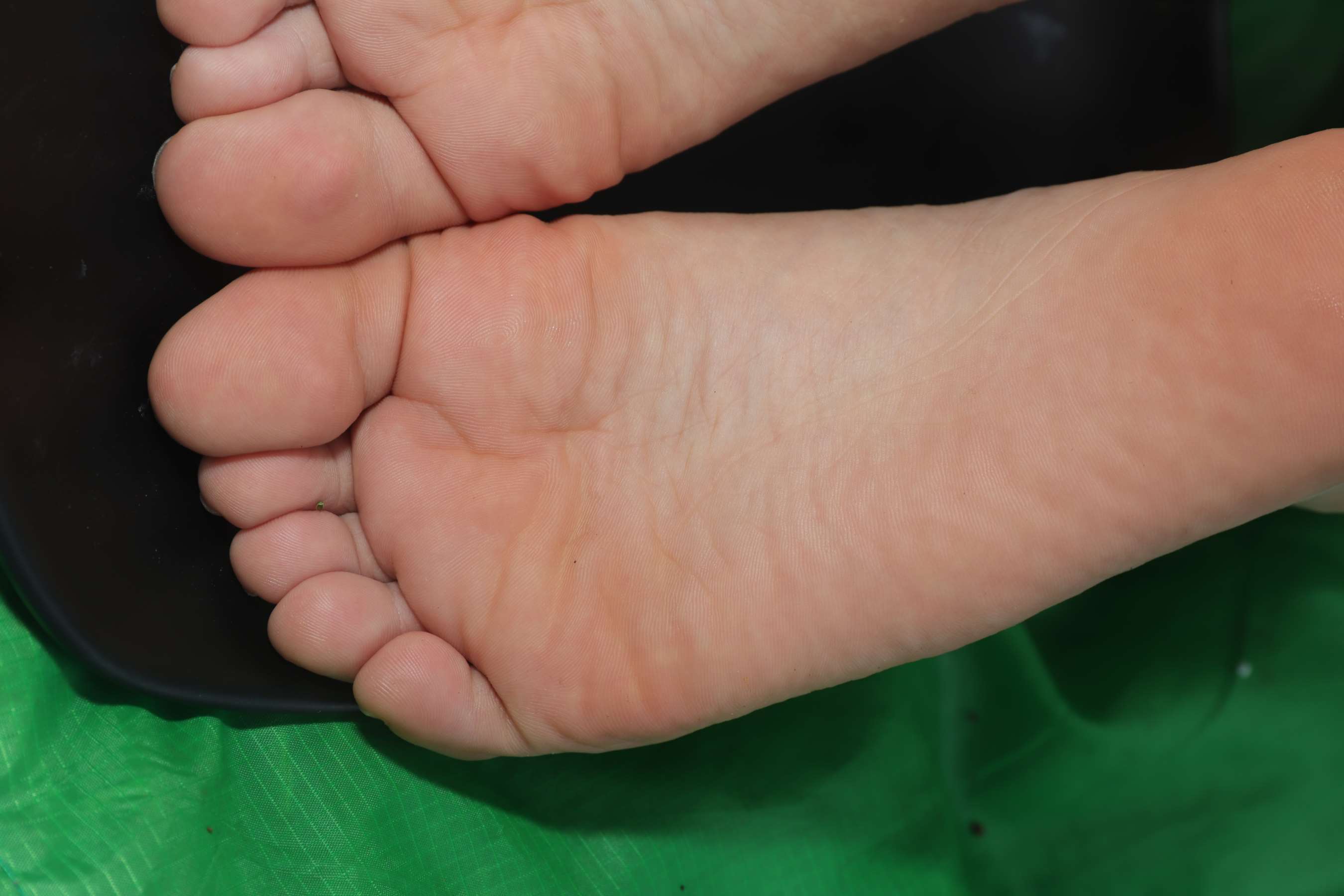 《小淇与小枫学妹美食の脚丫拼盘》作品图