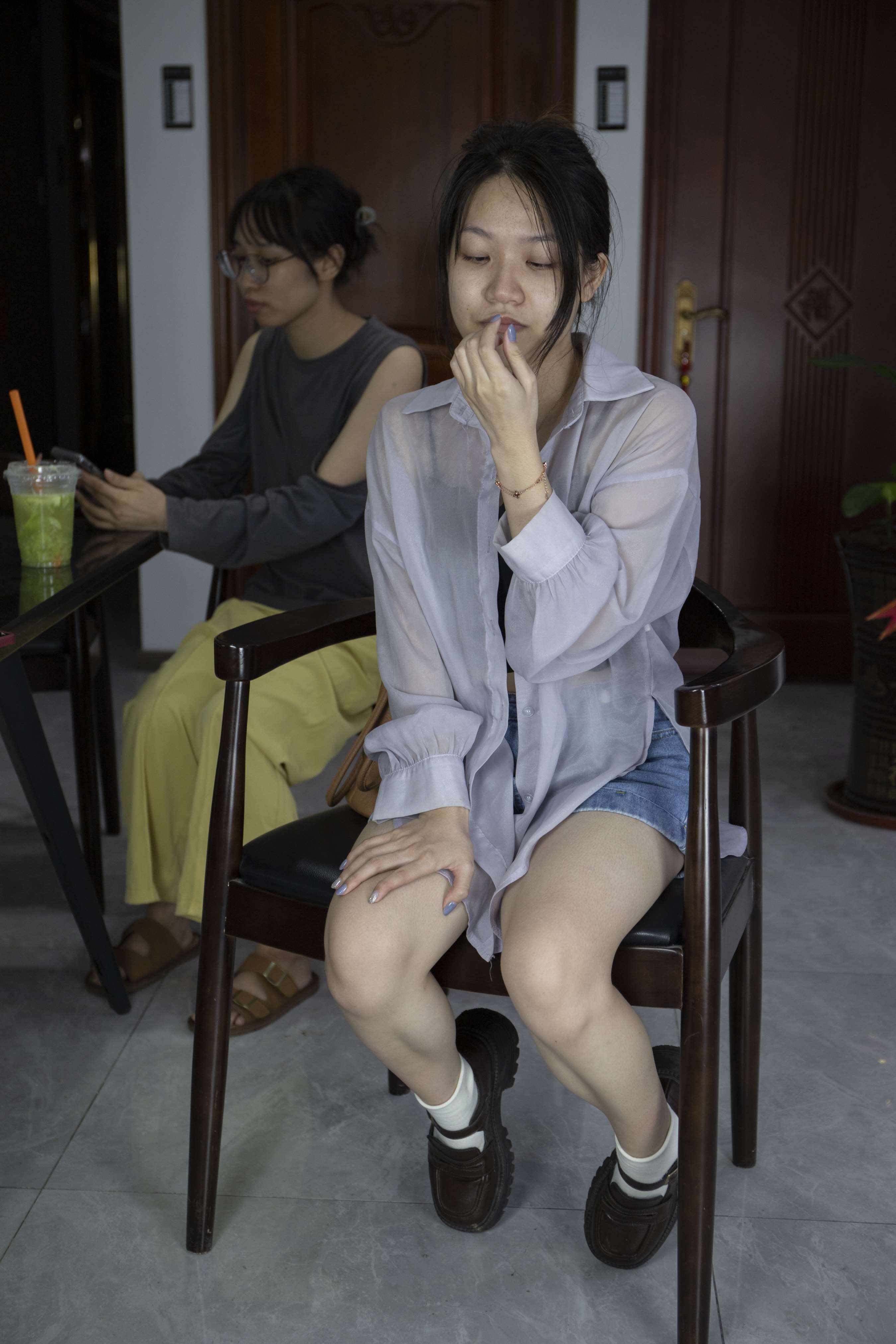 《小爱试镜全过程，测量美脚》作品图