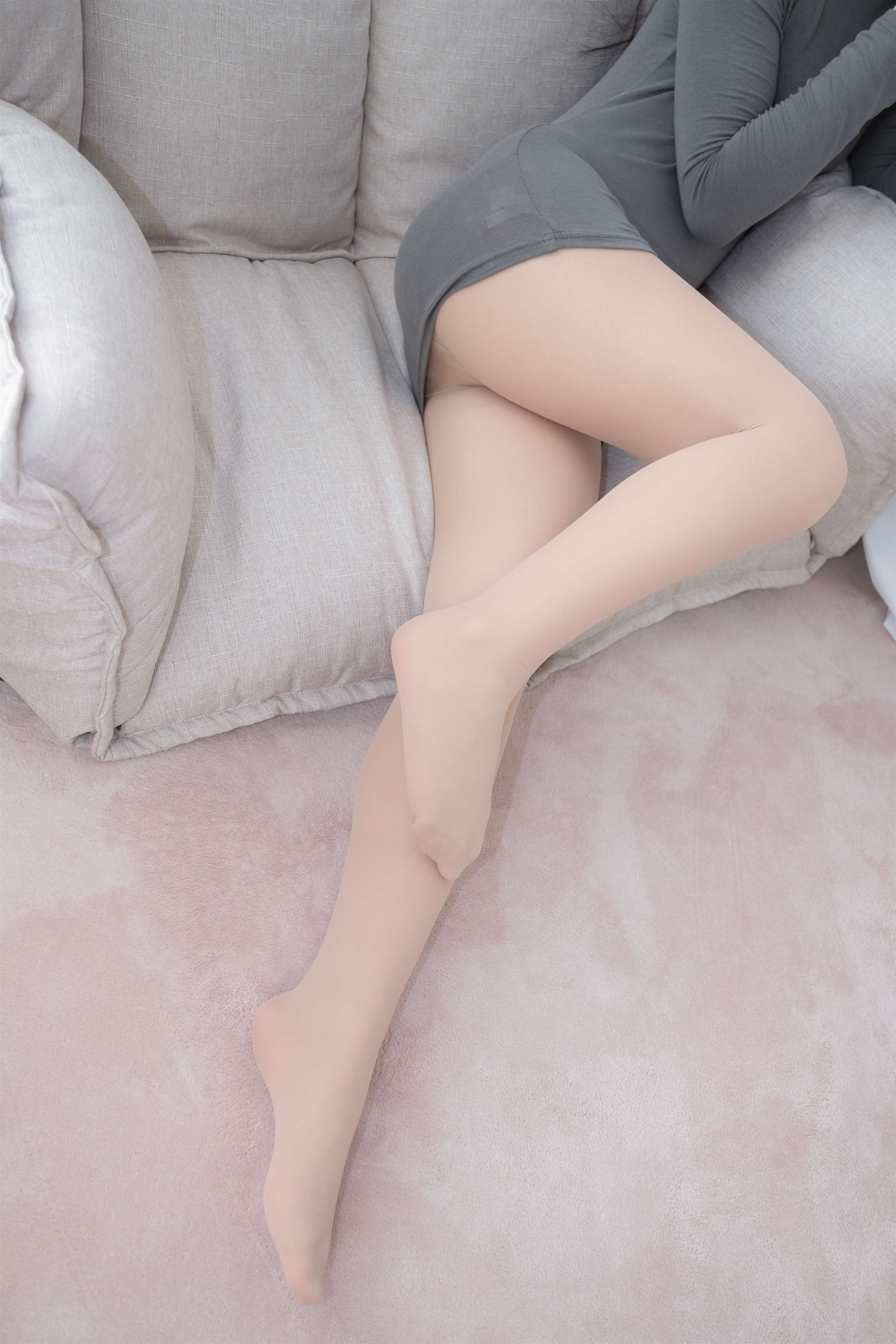 《肉丝脚丫》作品图