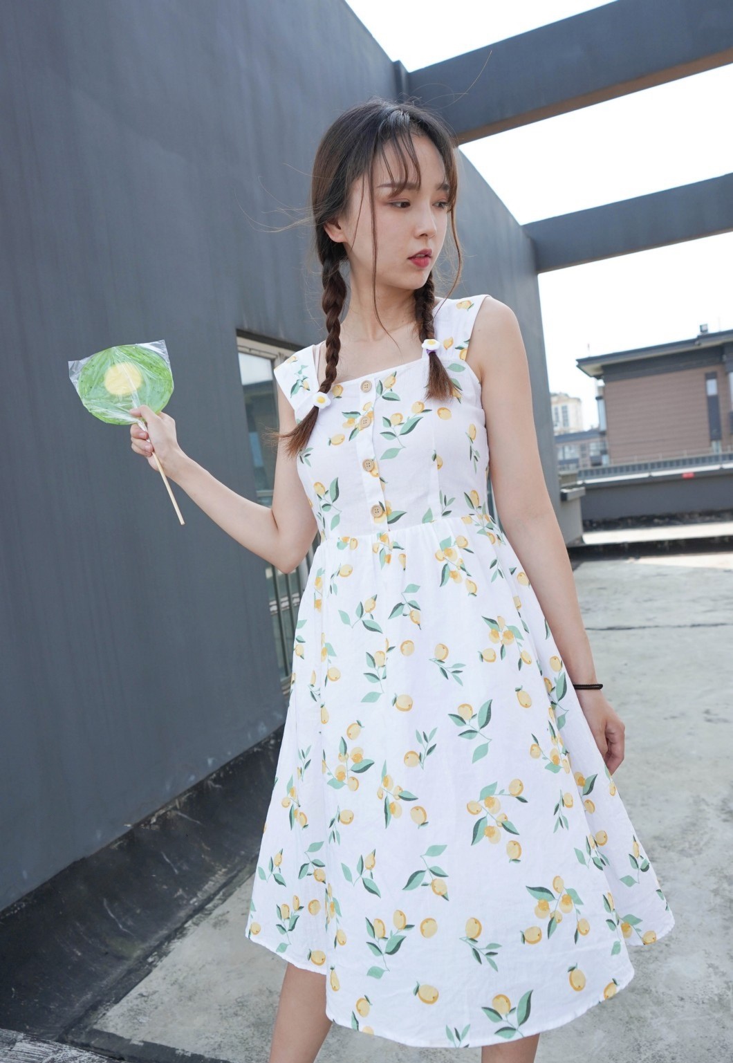 《小玥玥的豹纹棉袜脚》作品图