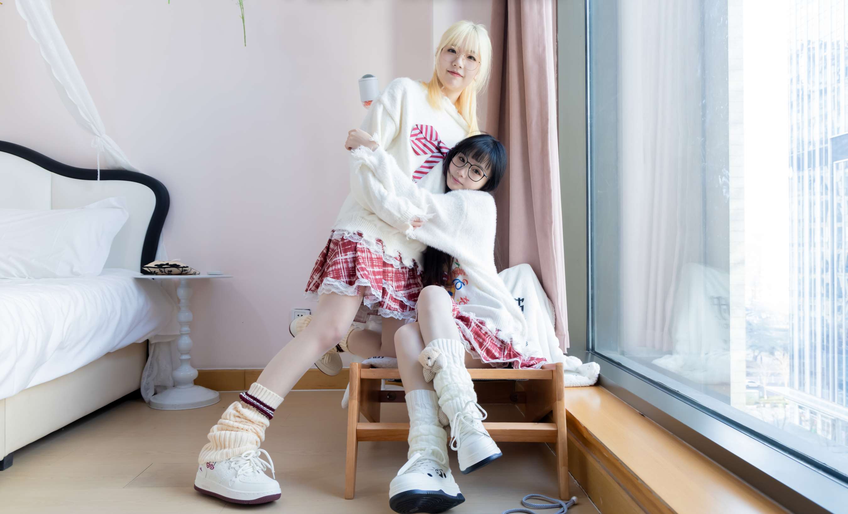 《小甜豆甜甜圈-两双板鞋、油亮肉丝》作品图