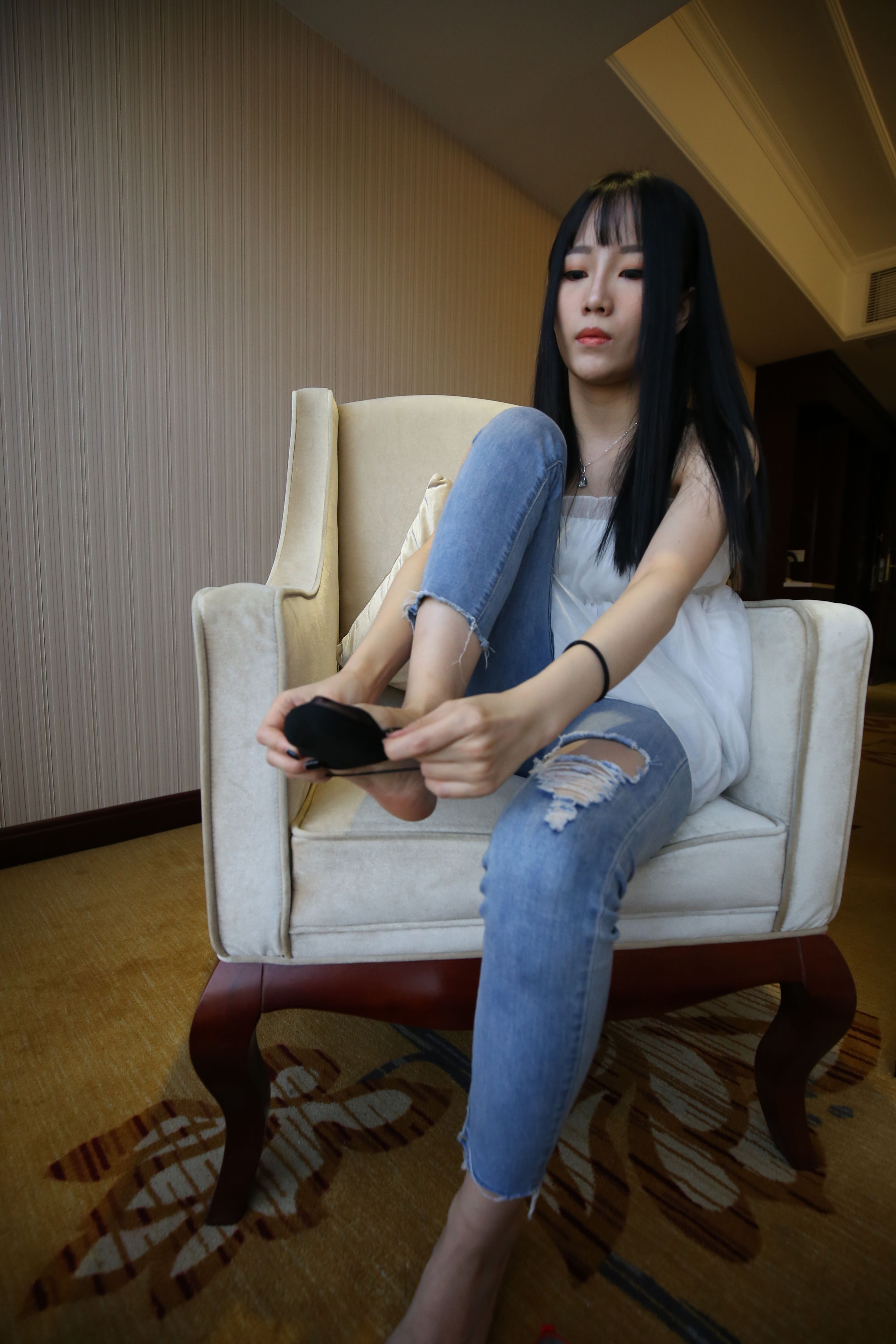 《酒店yue拍牛仔裤の船袜》作品图