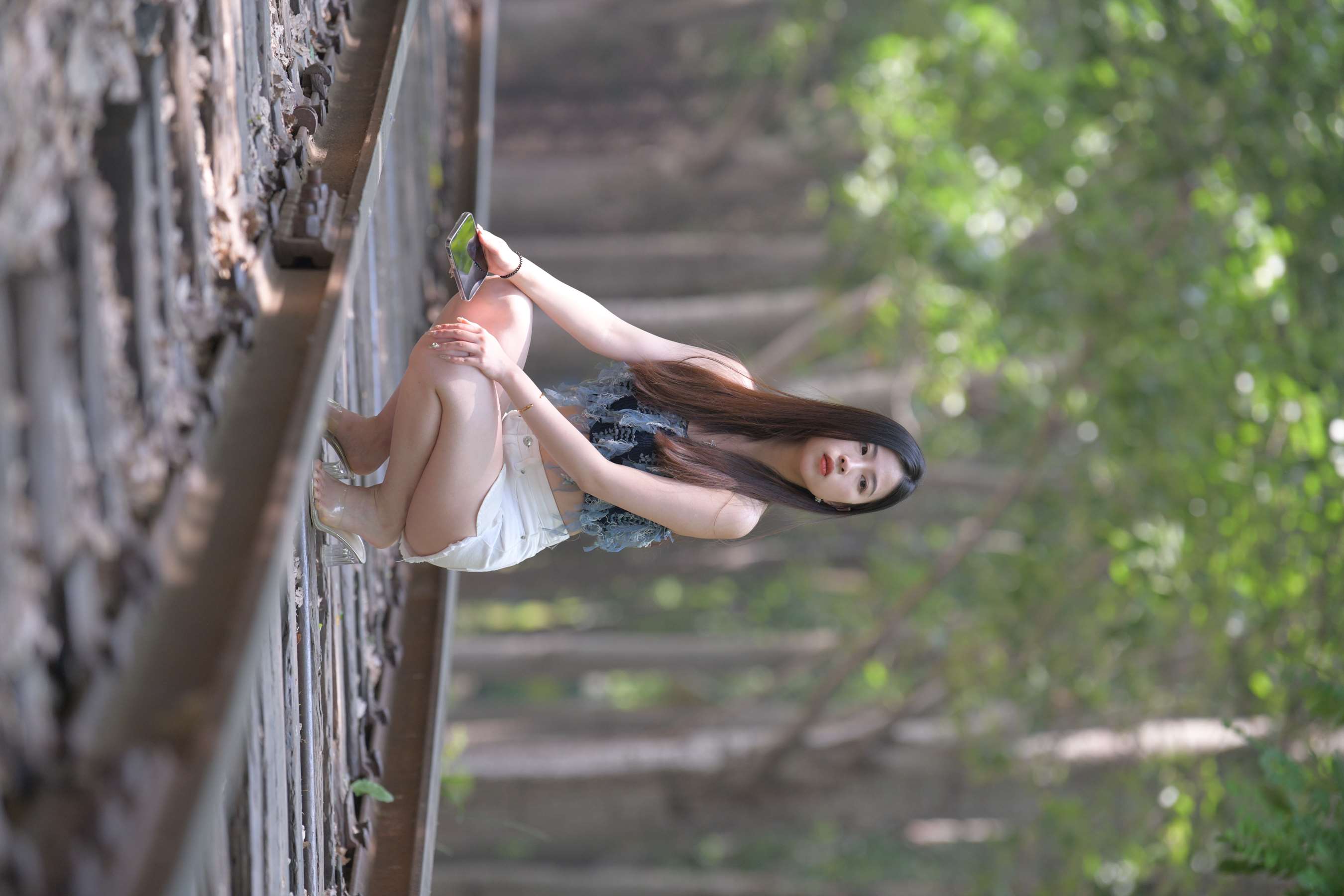 《白色热裤少女嫩足 第二部》作品图