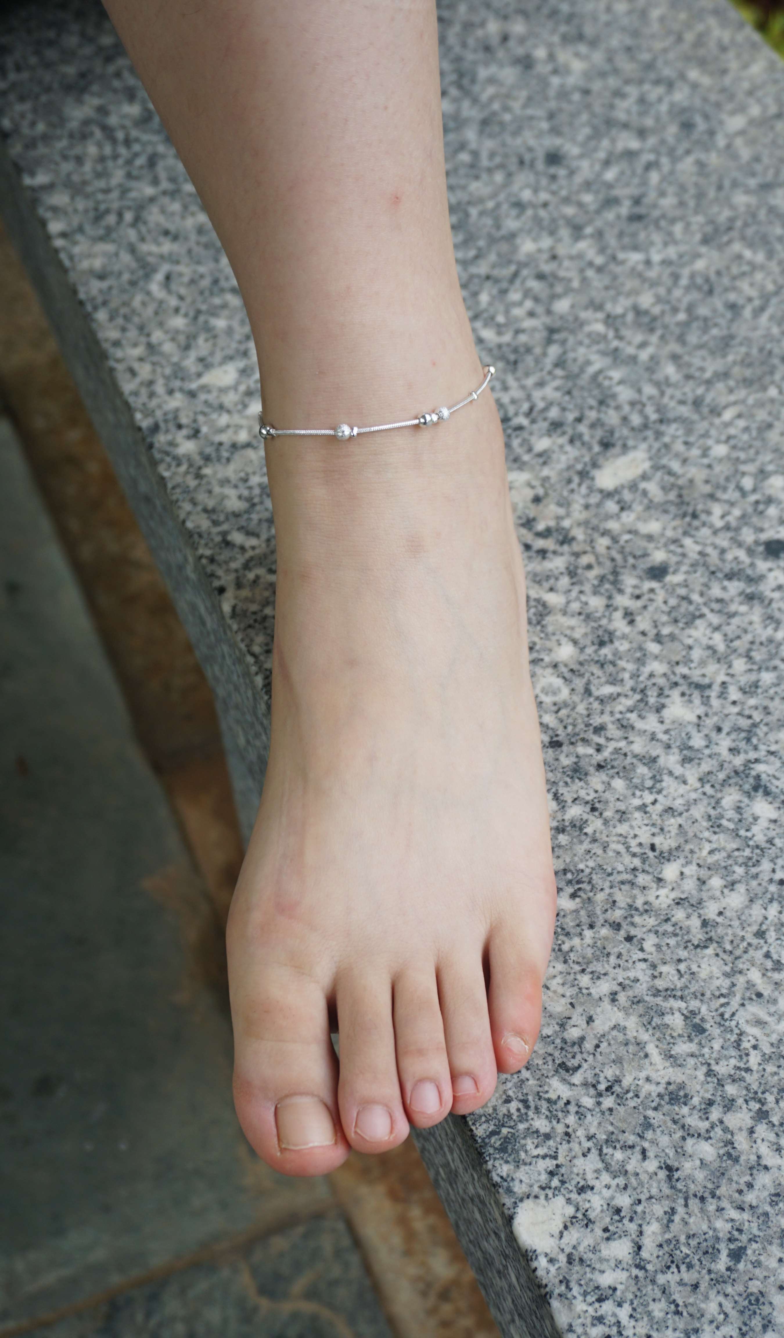 《小金师姐的36码白嫩小脚》作品图