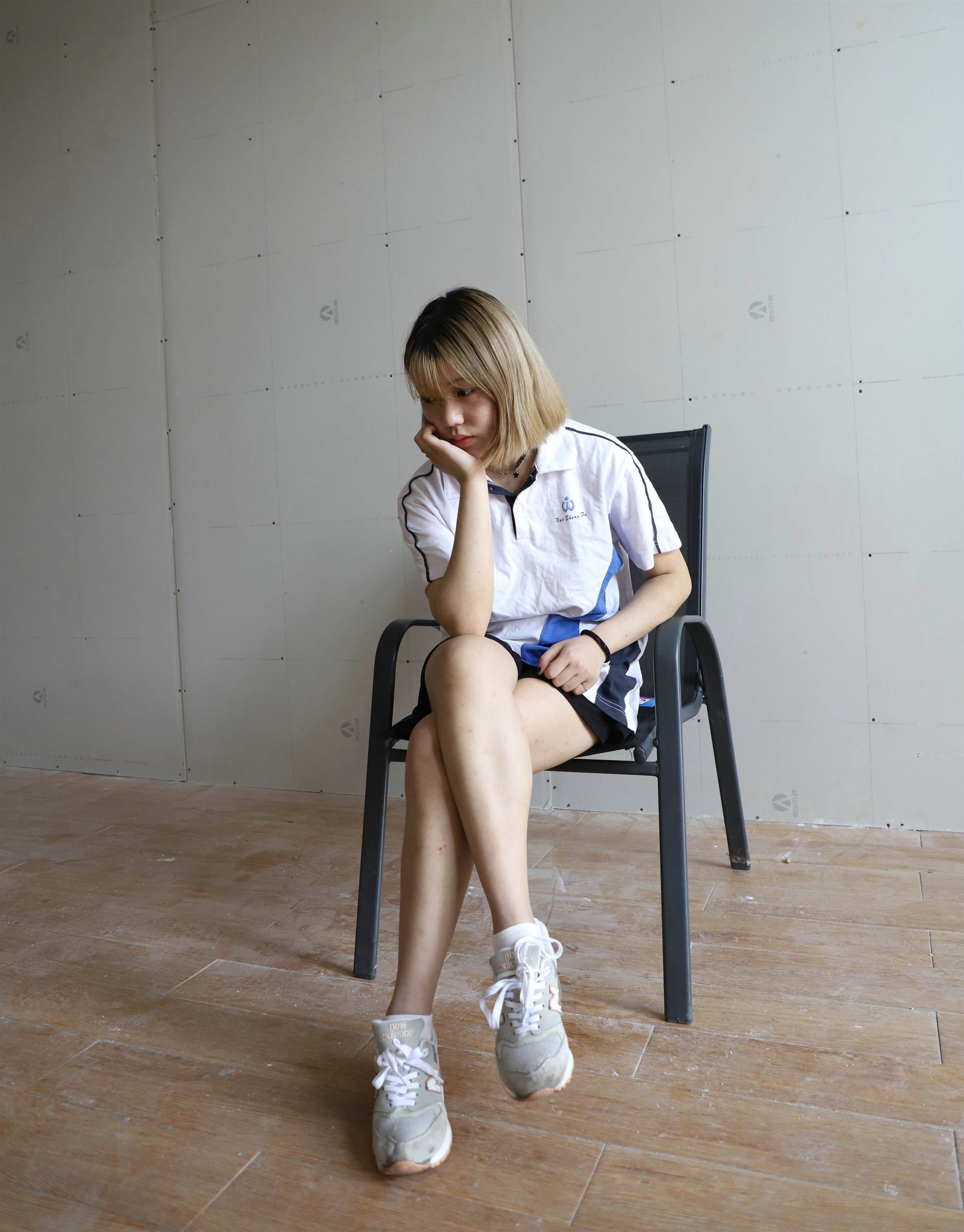 《N字鞋の棉袜脚》作品图