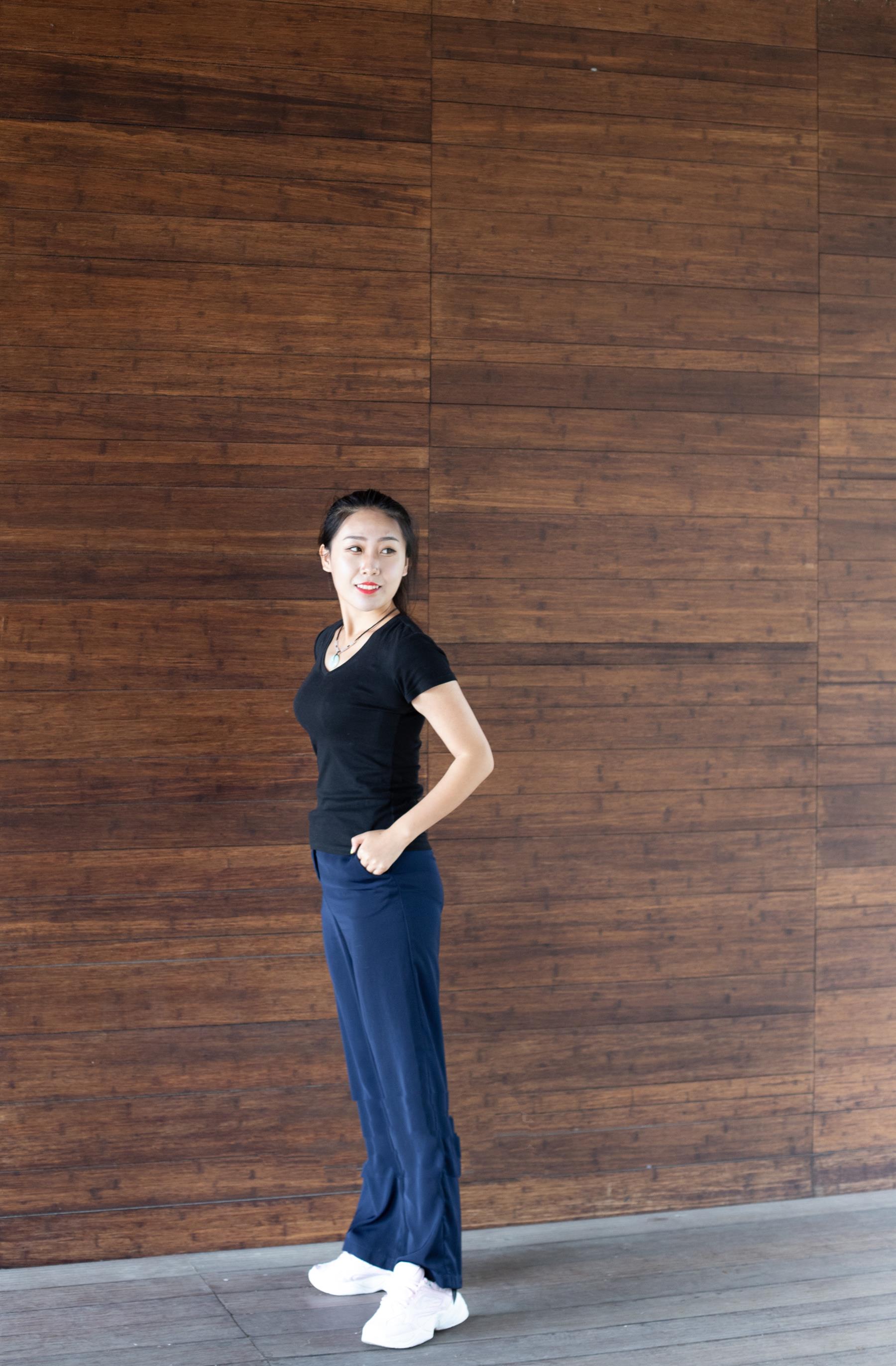 《休闲装の运动鞋船袜脚+视频1个》作品图