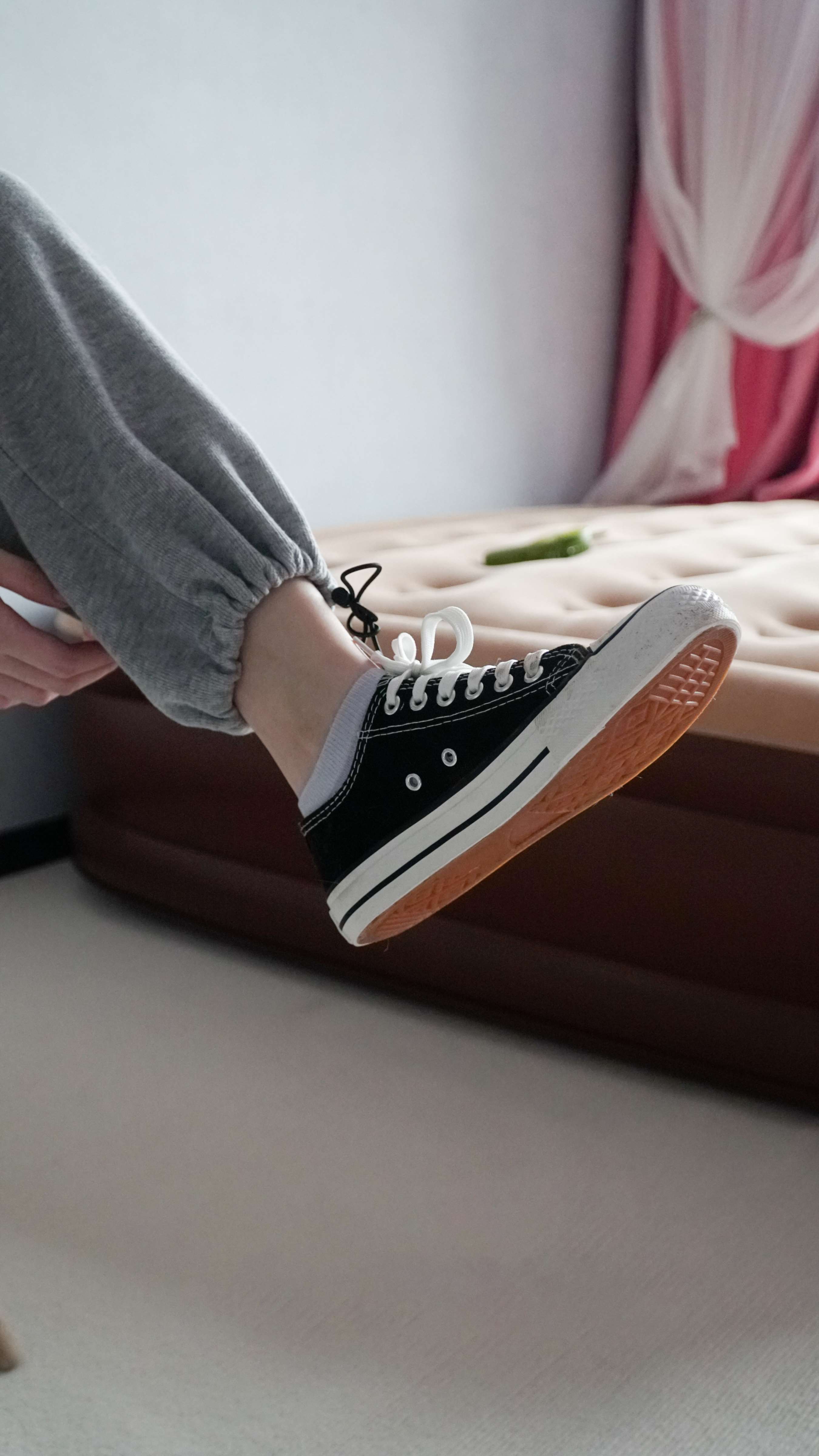 《学妹棉袜の裸足》作品图