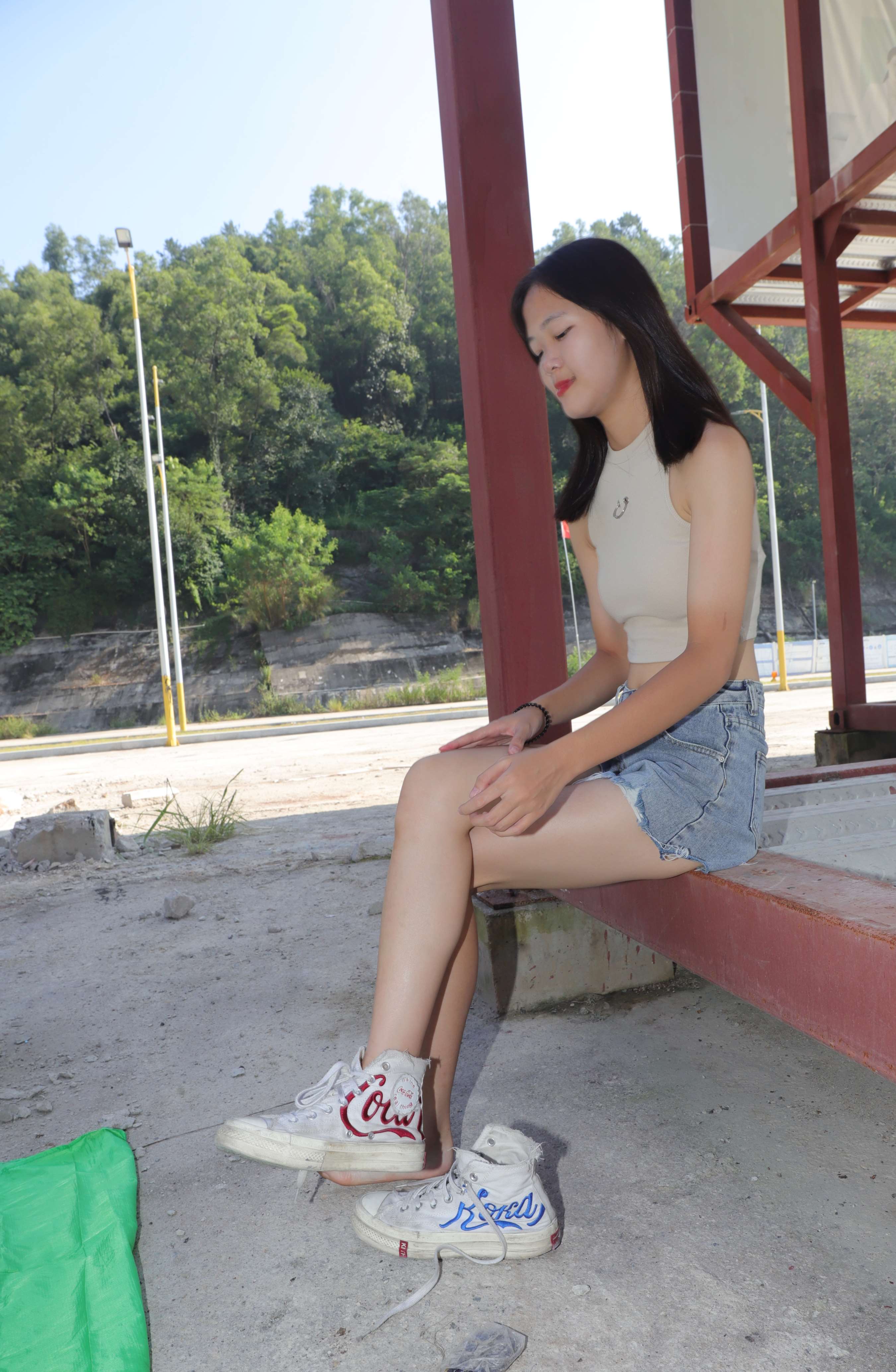 《思思小师妹赤脚踩脏脚底给你看》作品图