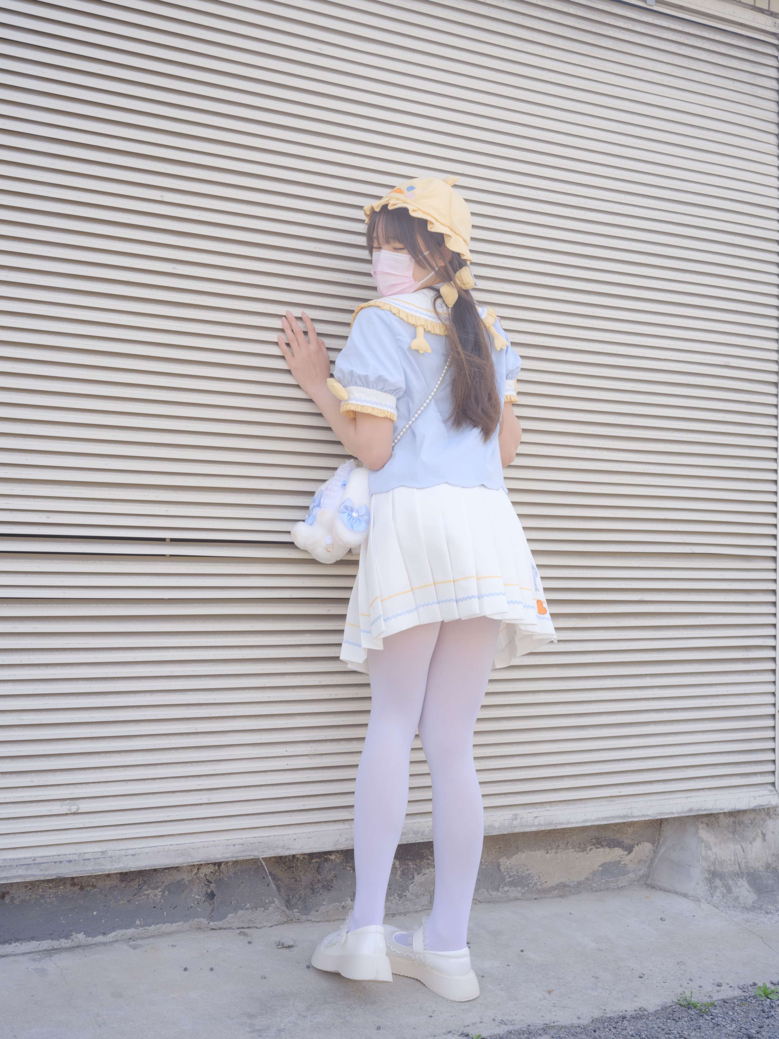 《春雪黄帽の白丝脚丫》作品图