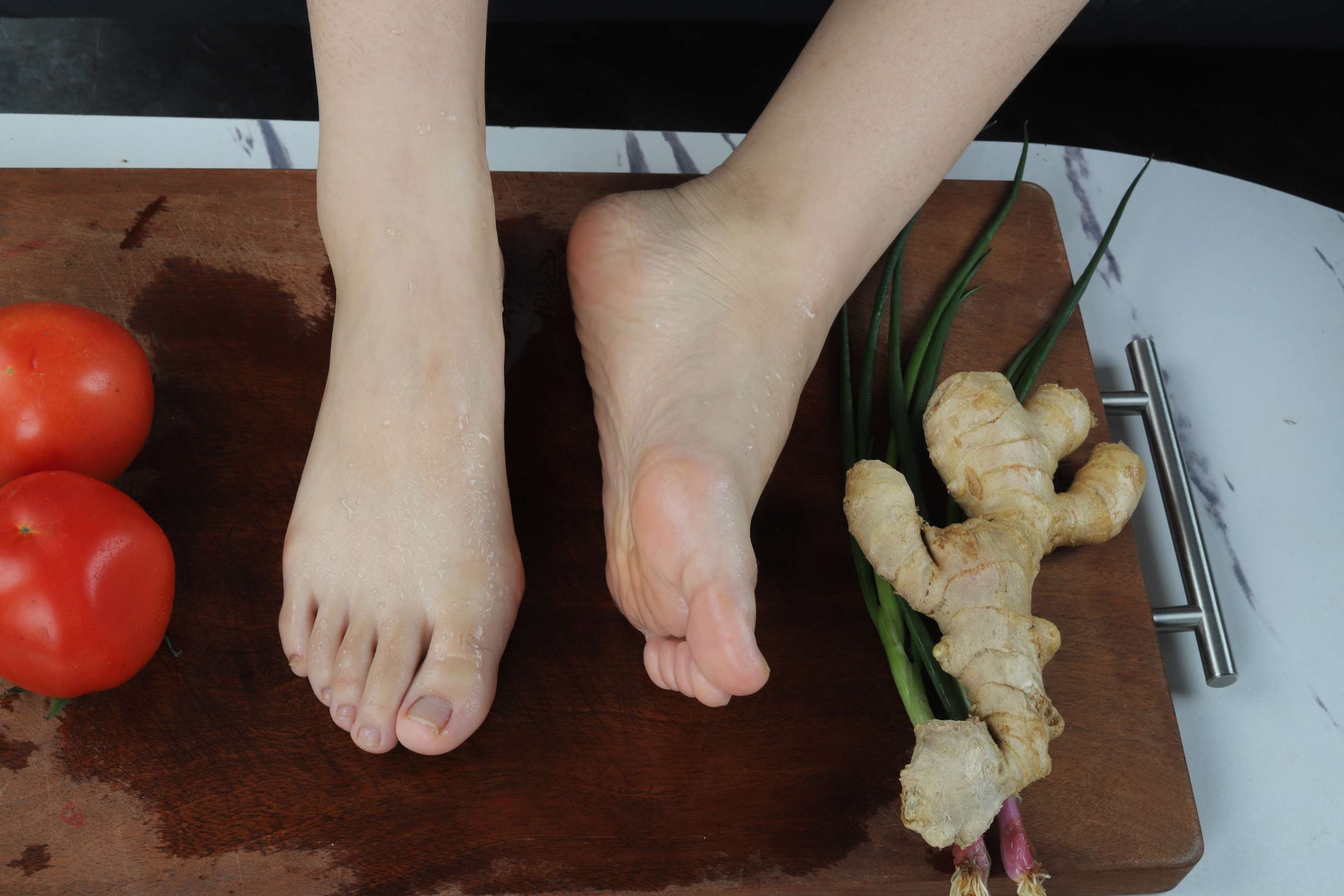 《雯雯的食物美脚》作品图