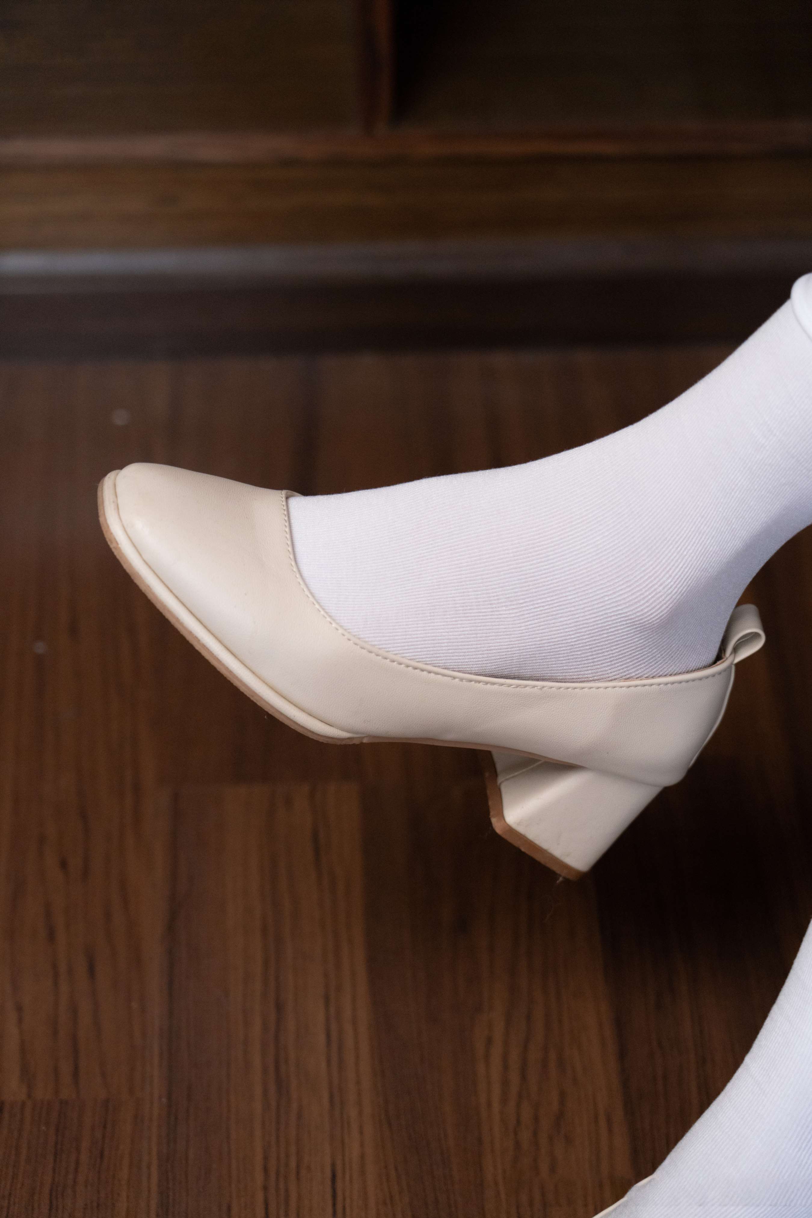 《肉肉-脱白棉袜秀裸足》作品图