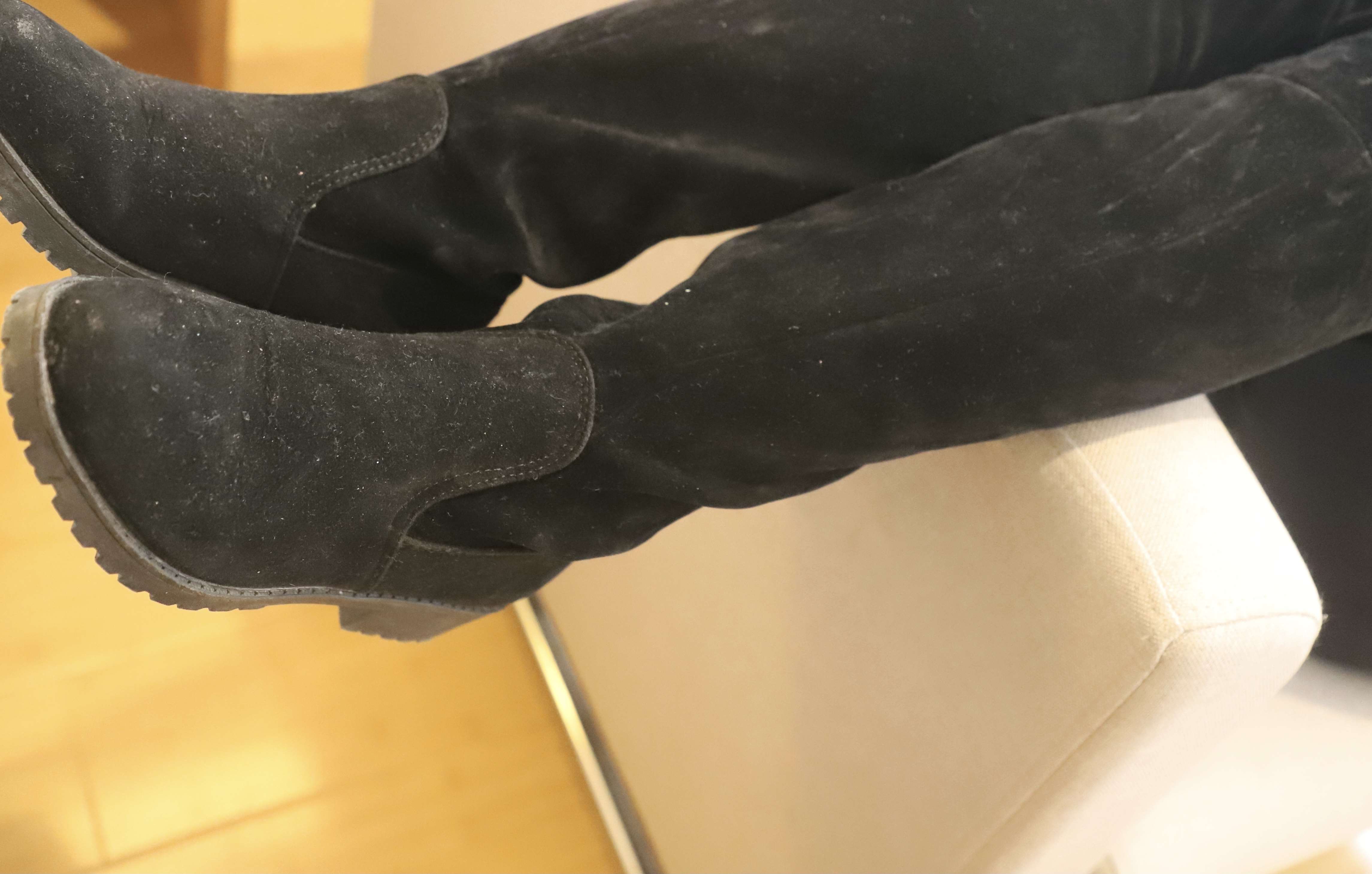 《长靴の黑丝脚丫》作品图