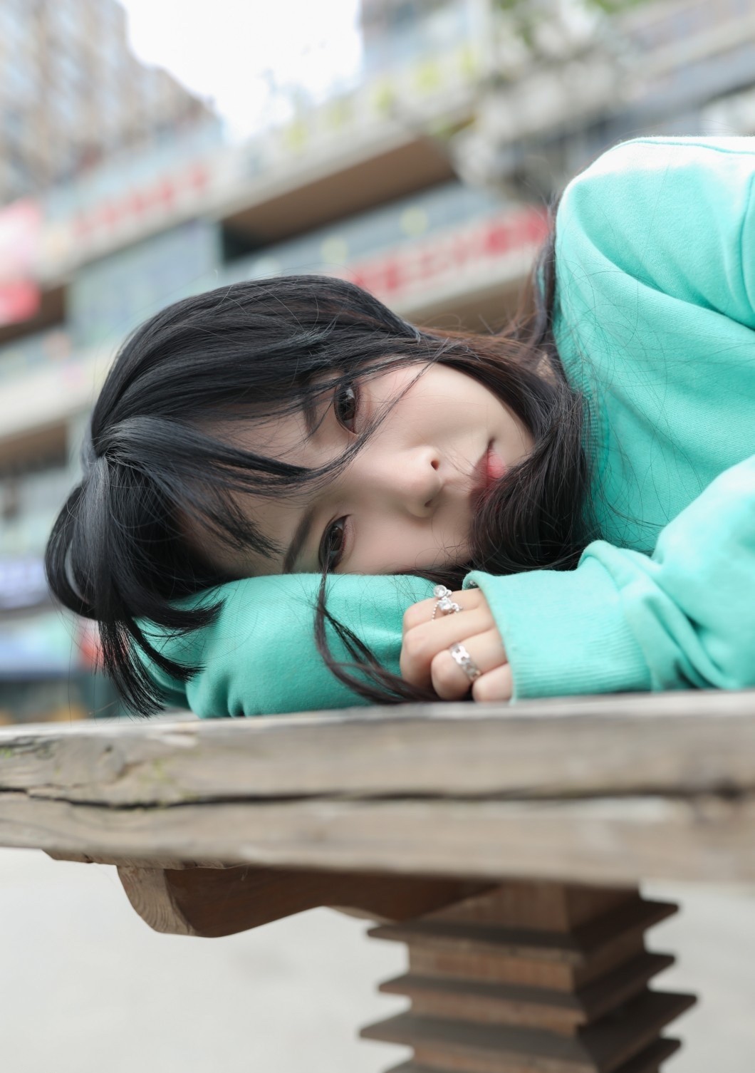 《板鞋の斑点袜》作品图